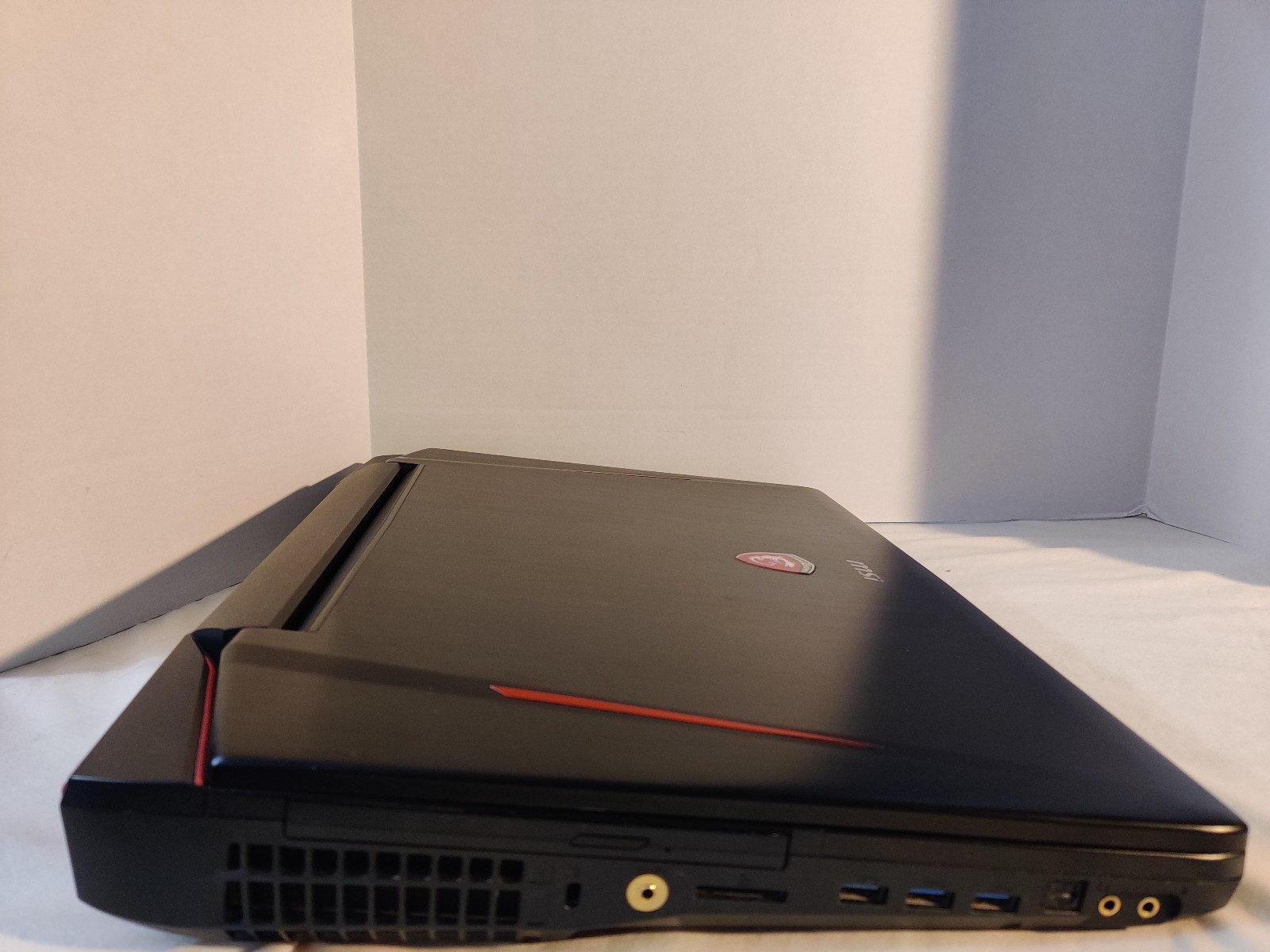 MSI Titan GT83VR 6RF Laptop i7-6920HQ 32GB GTX 1080 1TB SLI Gaming