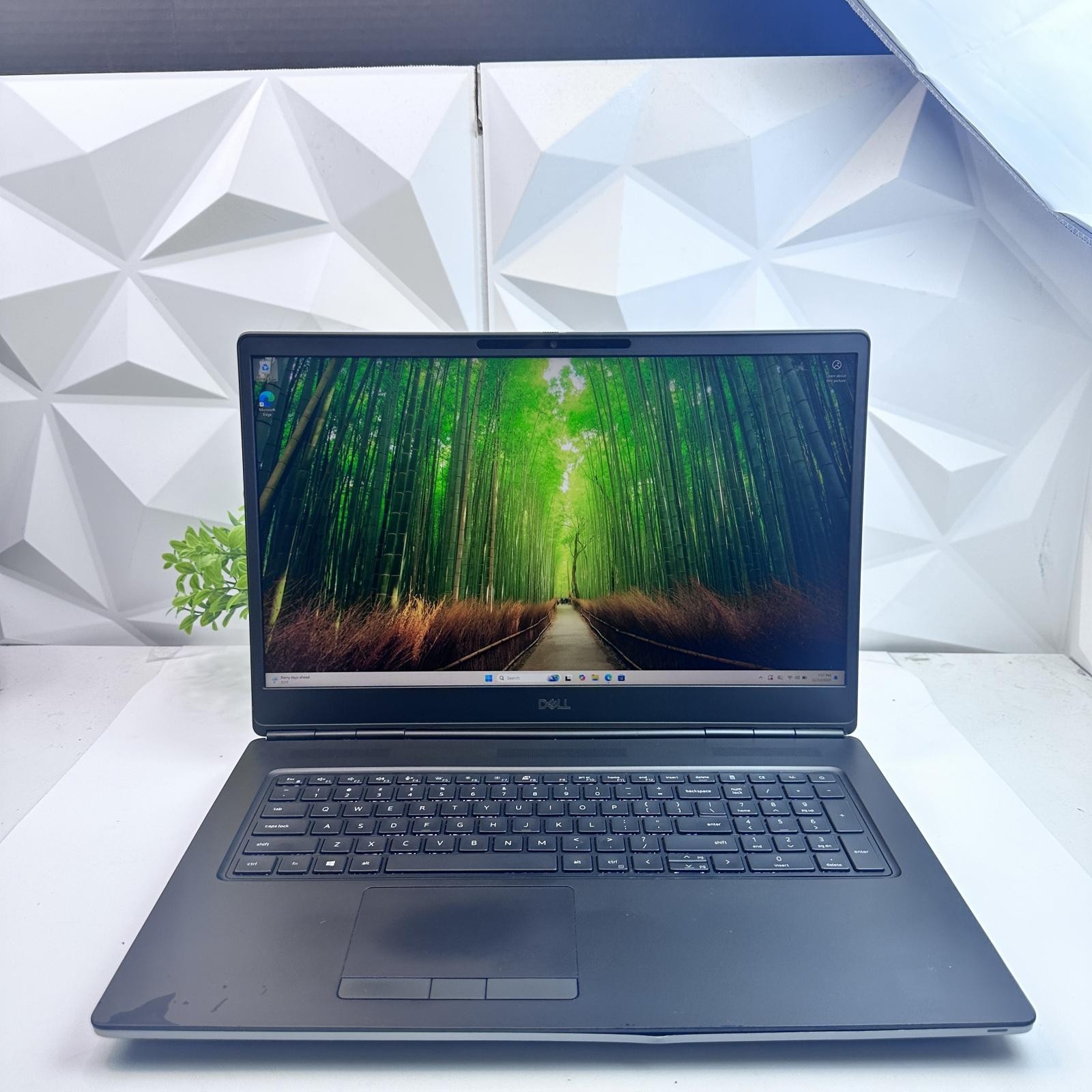Dell Precision 7760 17.3″ FHD, Xeon W-11855M ,64GB,1TB, RTX A3000 *Pls READ*
