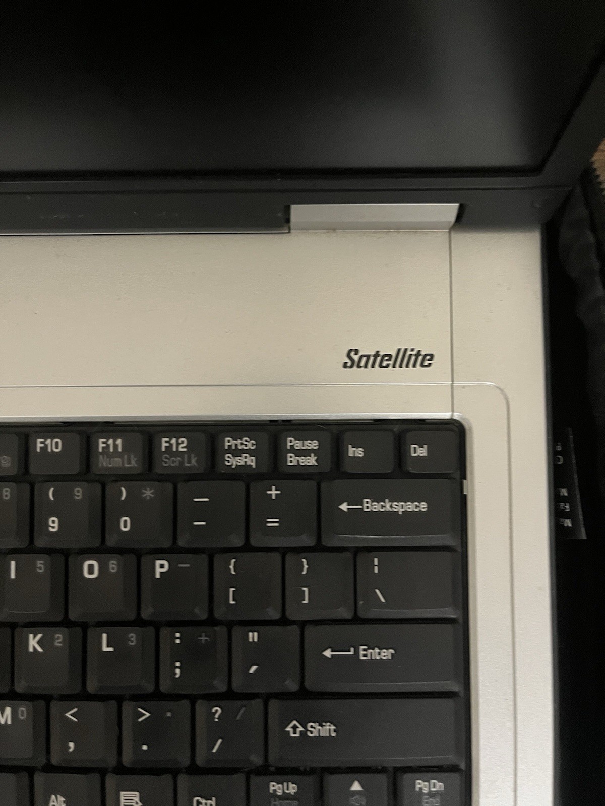 Toshiba Satellite L15-S104 Laptop XP Works Charger & Case Retro Clean