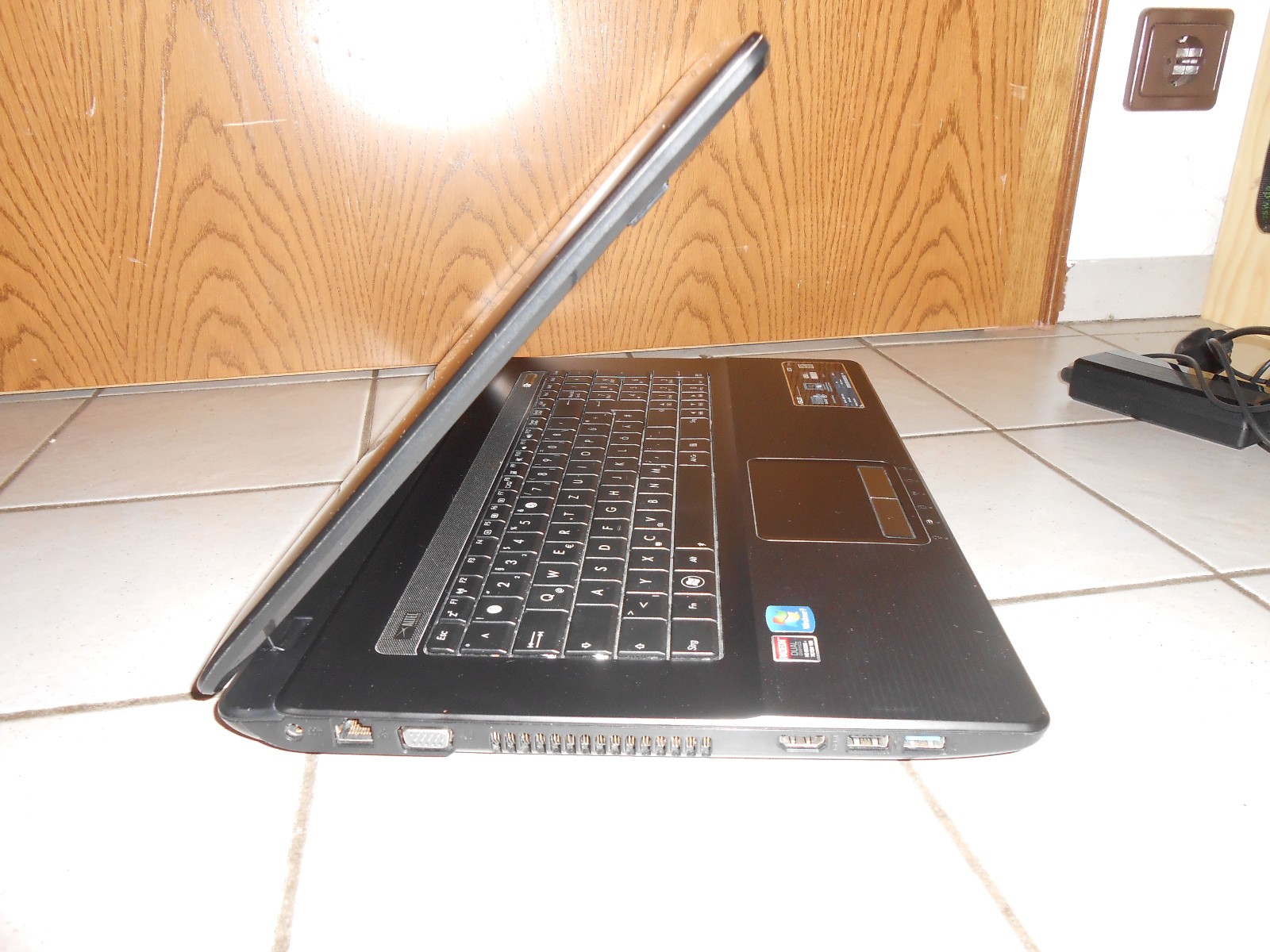Asus K73T AMD A6-3420M 4x 1.5GHz / 8GB RAM / 500GB HDD / 17.3 inch Linux Mint