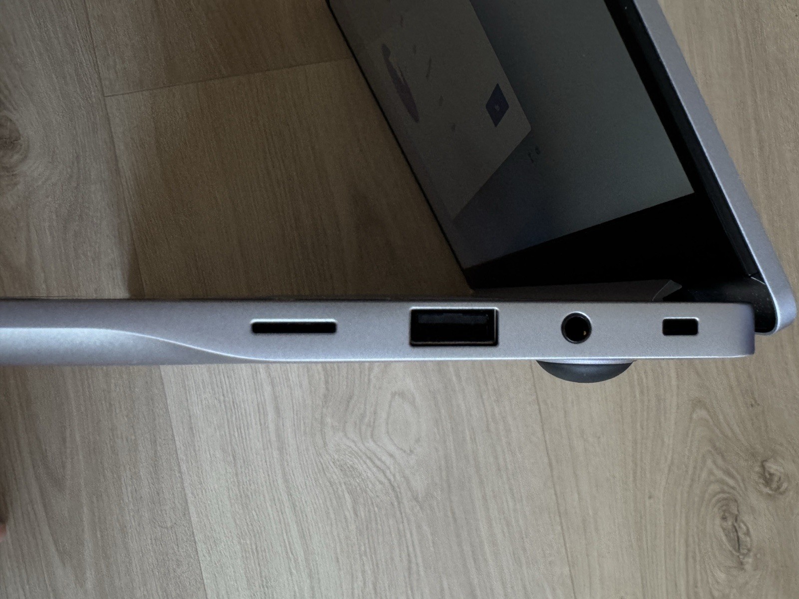 Samsung Galaxy Book4 Edge 15.6″ FHD (Snapdragon X Plus, 16GB/256GB SSD) Laptop