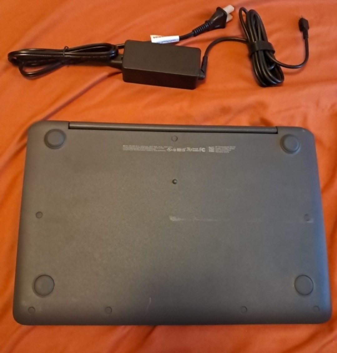 HP 14A G5 Chromebook Laptop Computer W/Charger.