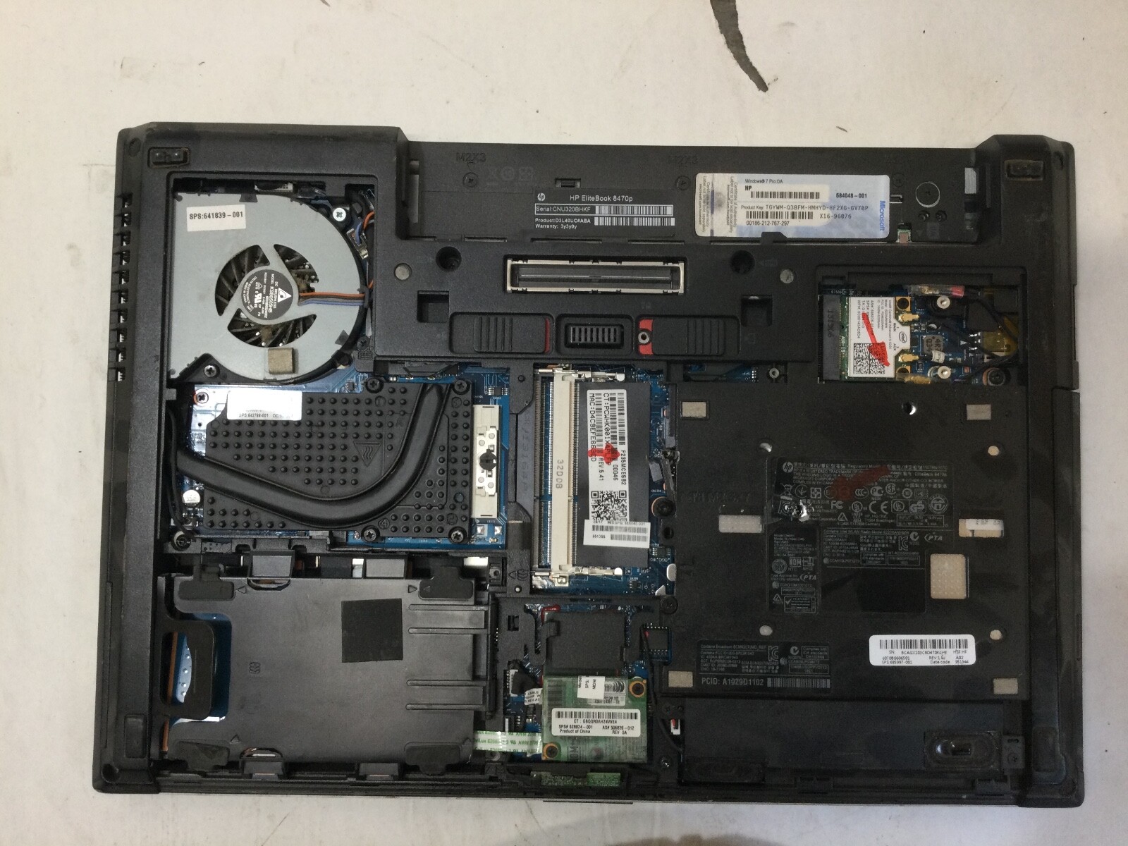 HP ELITEBOOK 8470P – FOR PARTS – MISSING COMPONENTS – READ DESCRIPTION – BB!!!