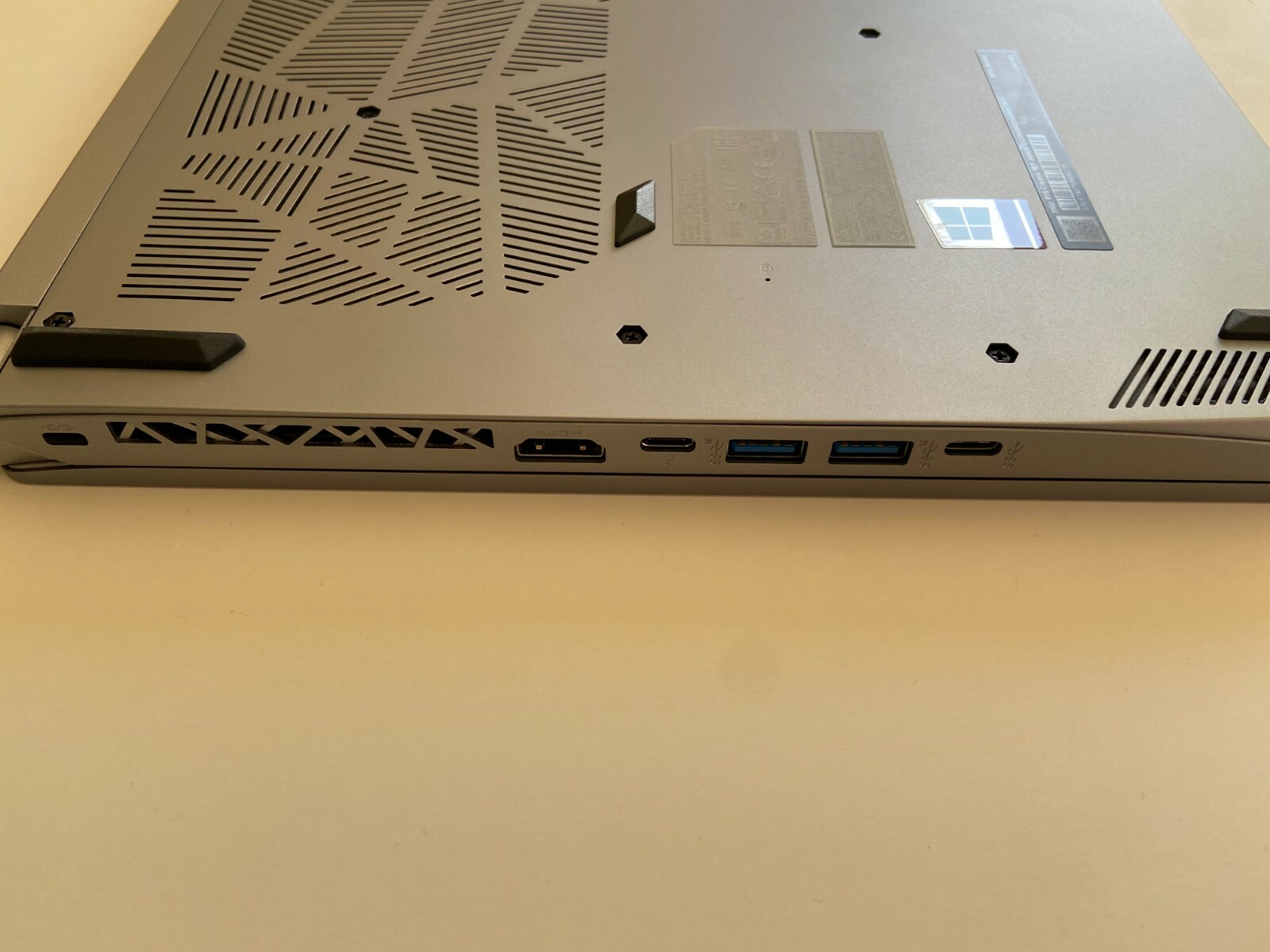 MSI P75 Creator 9SF 17.3″ Laptop: RTX 2070 Max-Q, Intel i9-9880H, 32 GB RAM, 1TB