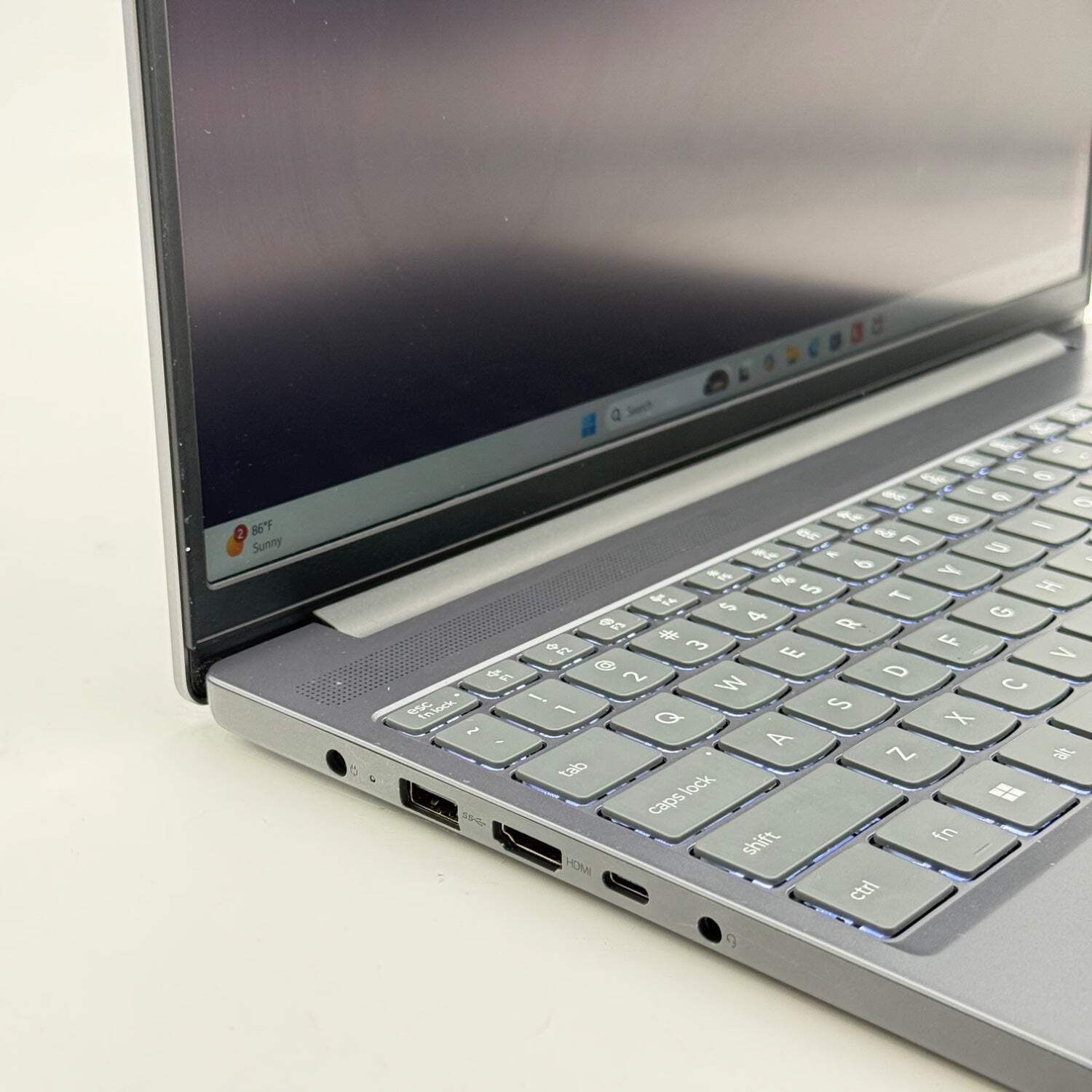 Lenovo IdeaPad Slim 3 15Q8X10 15.3″ Snapdragon X 2.9GHz 16GB RAM 256GB SSD
