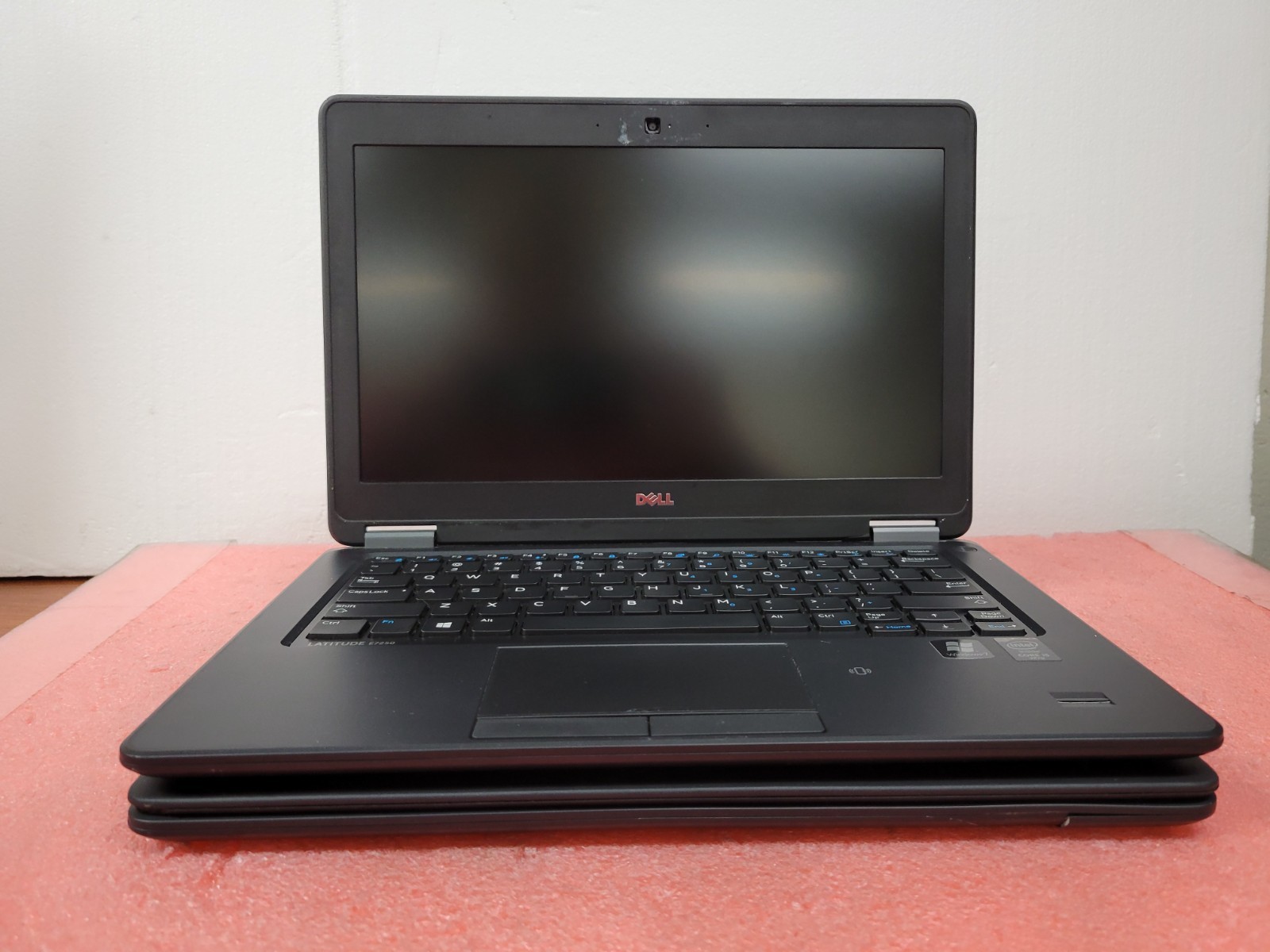 Dell Latitude E7250 i5-5300U@2.3GHz 4GB RAM *NO COVER/SSD/OS/BATT/AS IS* | LP517