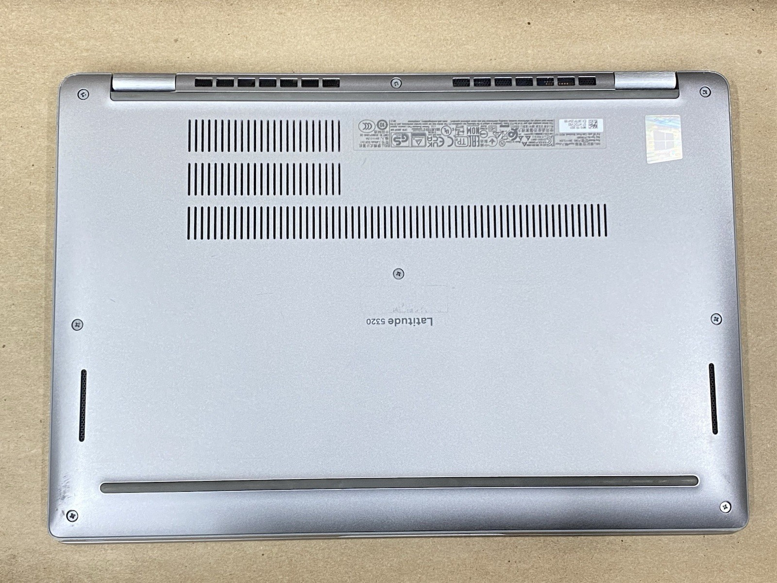 Dell Latitude 5320 – 13″ 1920×1080 – i7-1185G7 – 16GB – 256GB SSD – Win 11 Pro