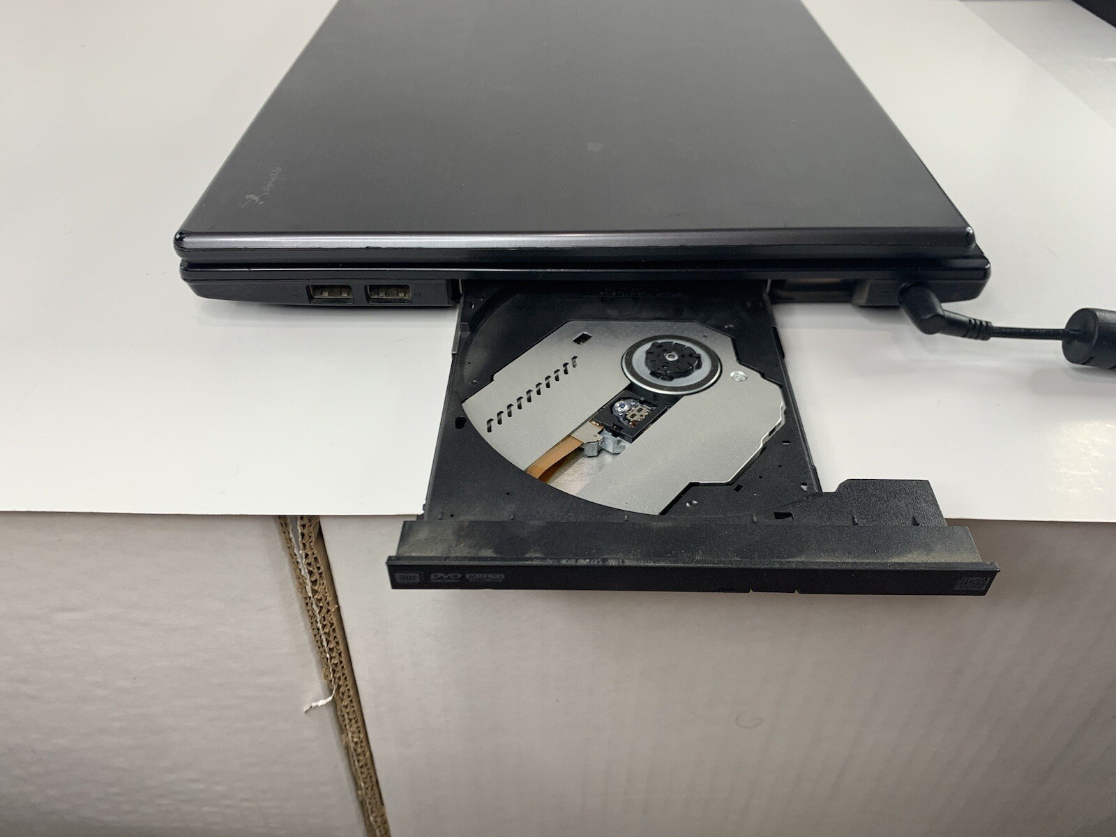 Acer Travel Mate 5760-6477 Laptop No Hard Drive No AC Adapter As Is For Parts!