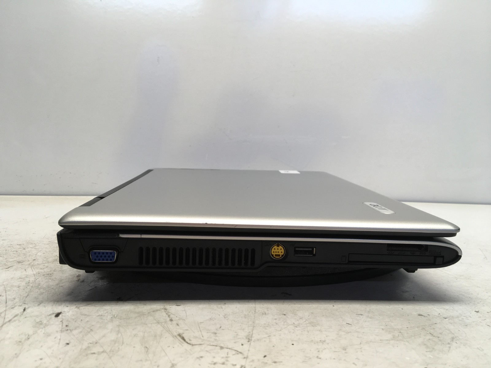 Acer Aspire 3680-2682 Intel Celeron M 440 1.86GHz 502 MB NO HDD *Dim Screen*