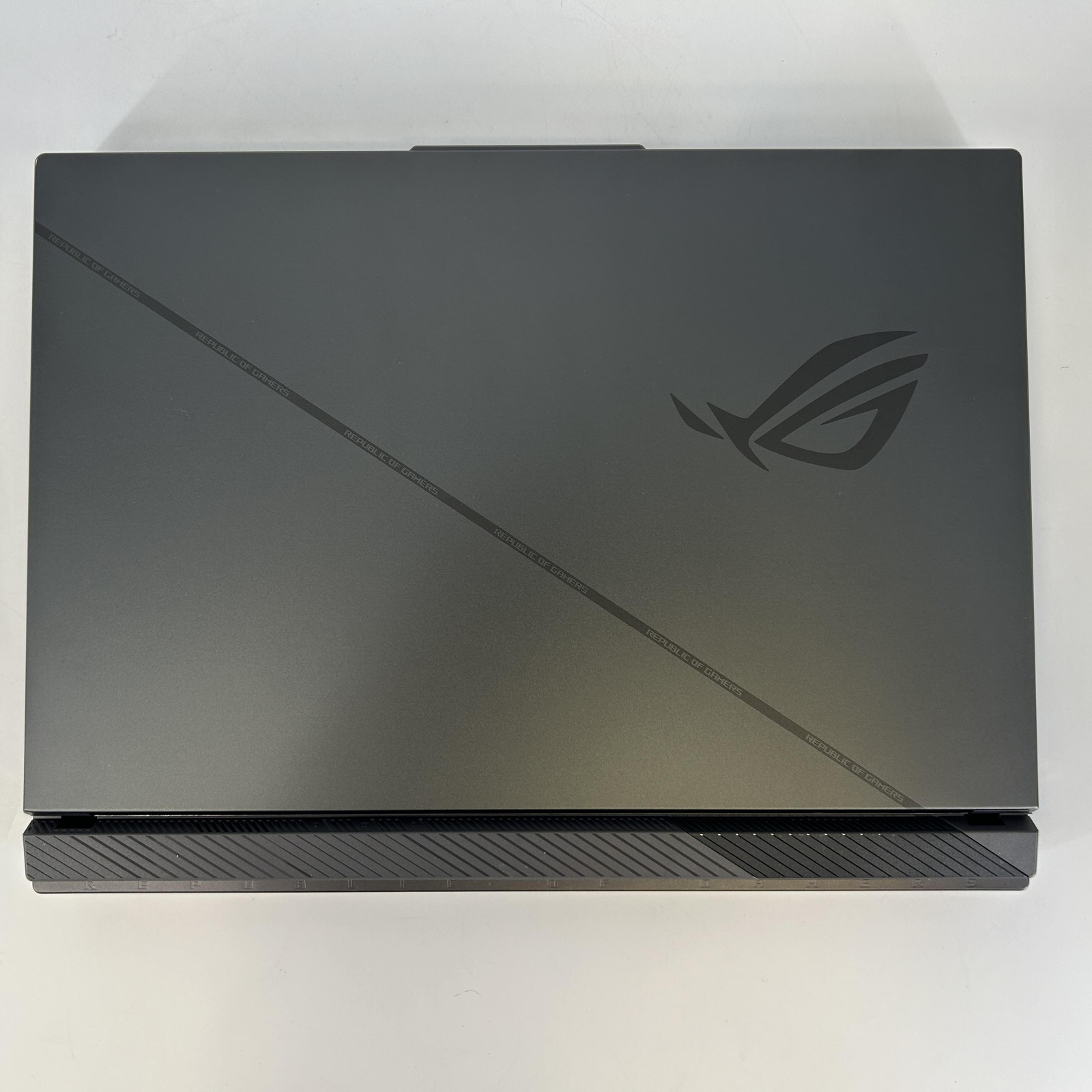 Asus ROG Strix G16 G614 240Hz QHD+ 2.2 GHz i9-14900HX 16GB 1TB SSD RTX 4070