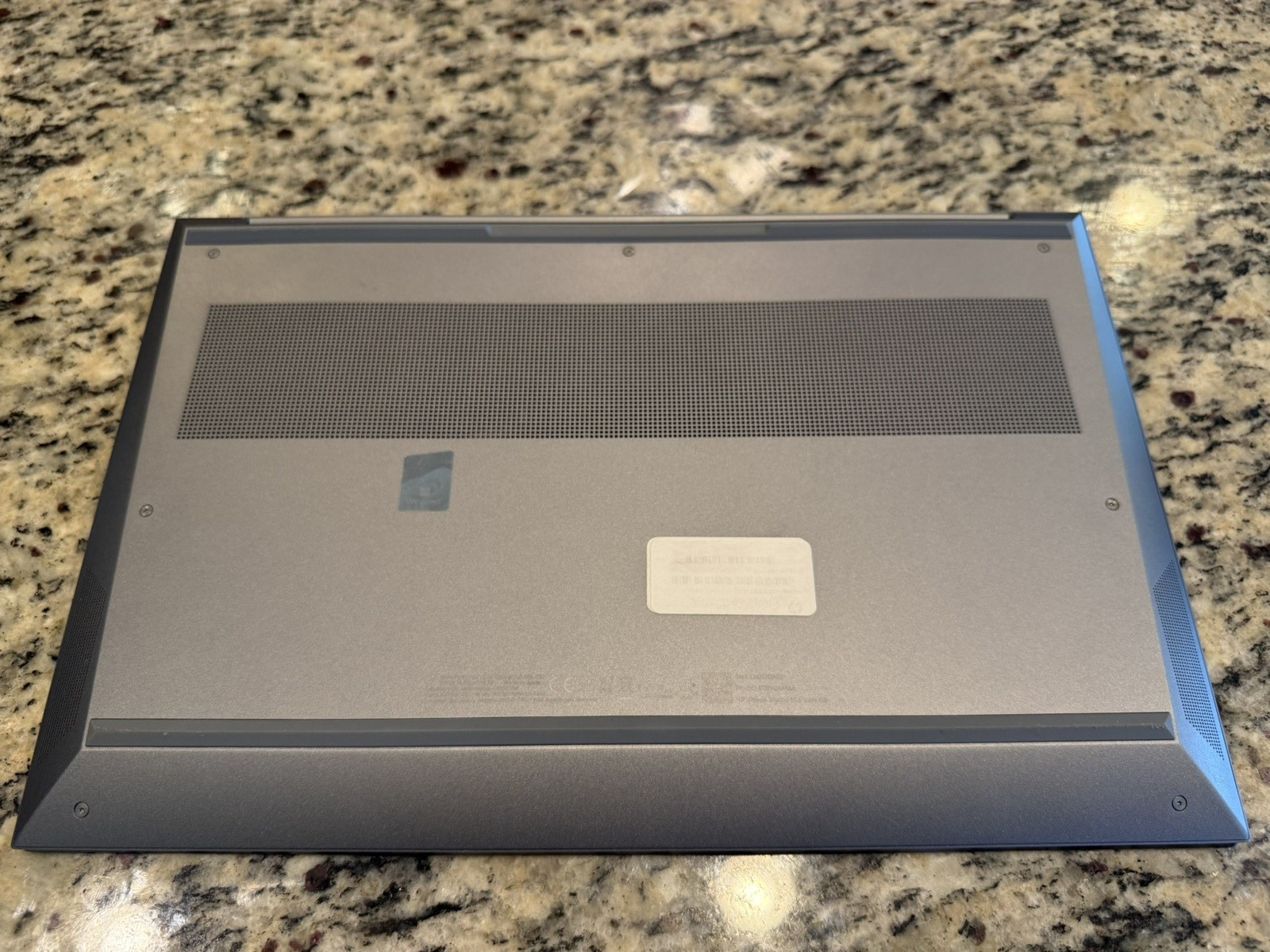 HP ZBOOK STUDIO 15.6 G8 MOBILE i7-11800H 1TB SSD NVIDIA RTX-A2000 4GB