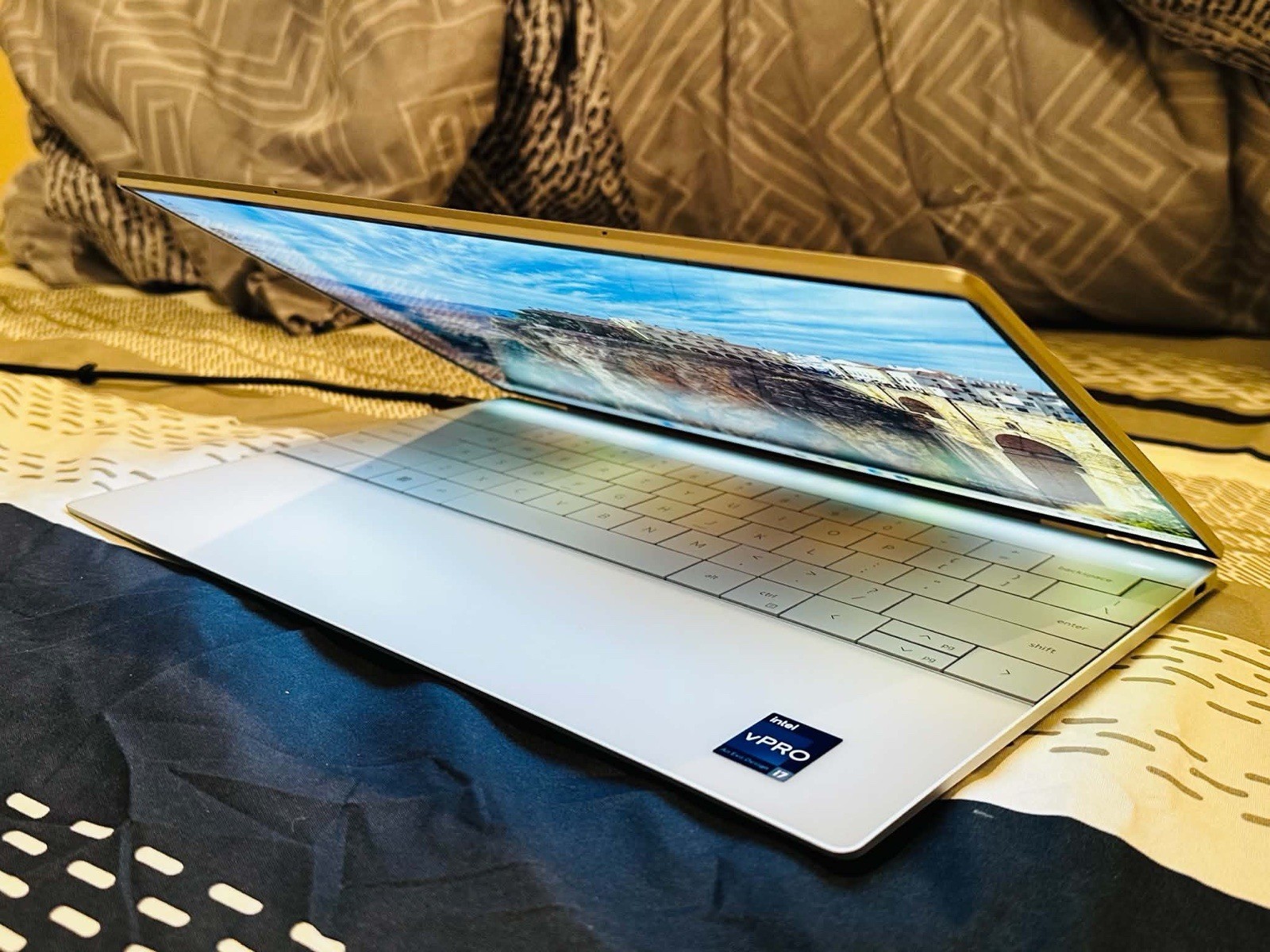 Dell XPS 9320 13in i7-1370P 16GB 512GB SSD Iris Xe Win11 Pro