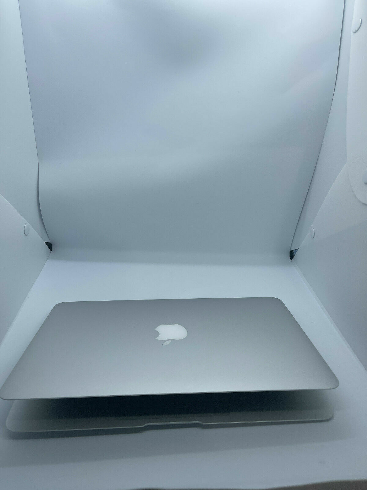 Macbook Air 13″ inch 2017 Core i5 1.80 GHz 256gb ssd, 8gb Ram A Grade A1466