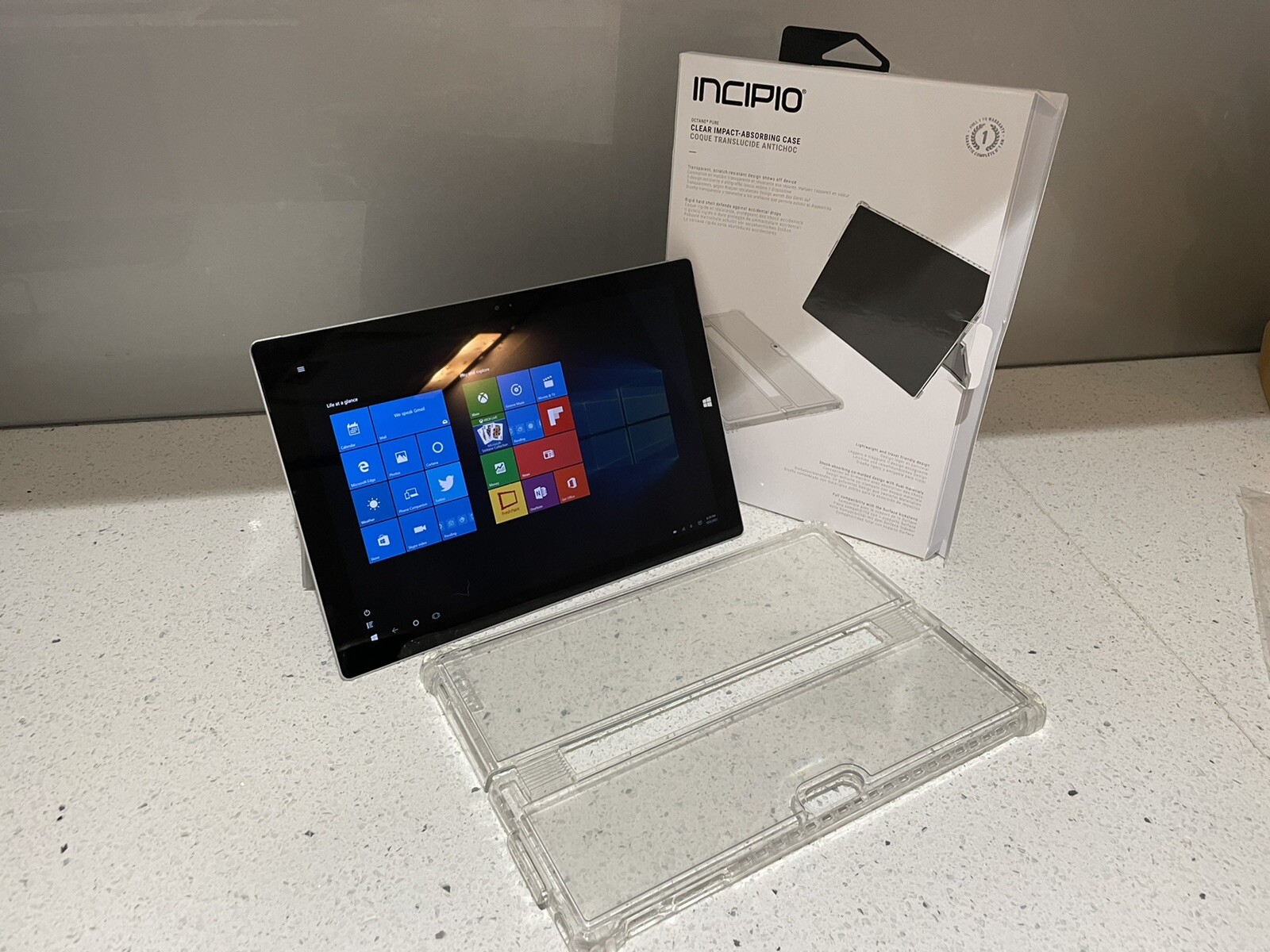 Microsoft Surface Pro 3 1631 12.3″ i7-4650U 8GB 256 GB SSD QHD WIN 10 PRO + Case