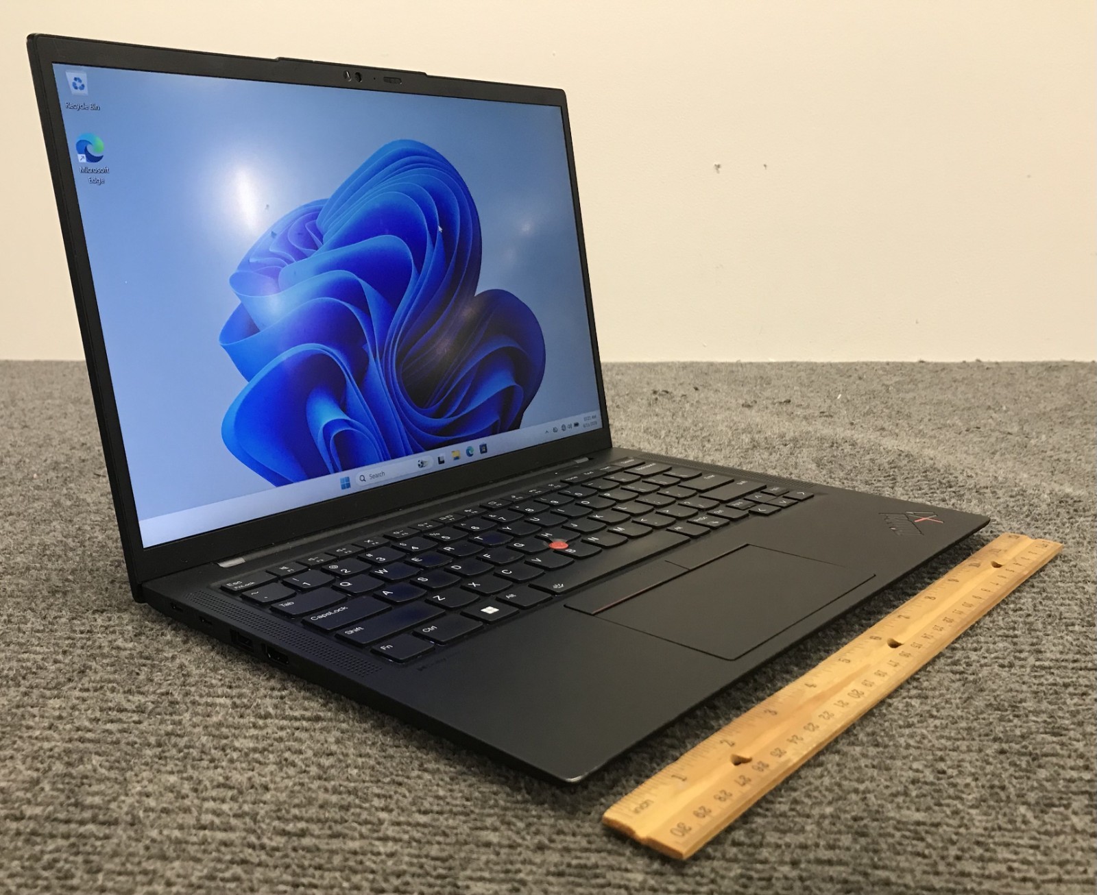 Lenovo ThinkPad X1 Carbon Gen 11 14″ Laptop i7-1365U 32GB RAM 256GB NVMe, As Is