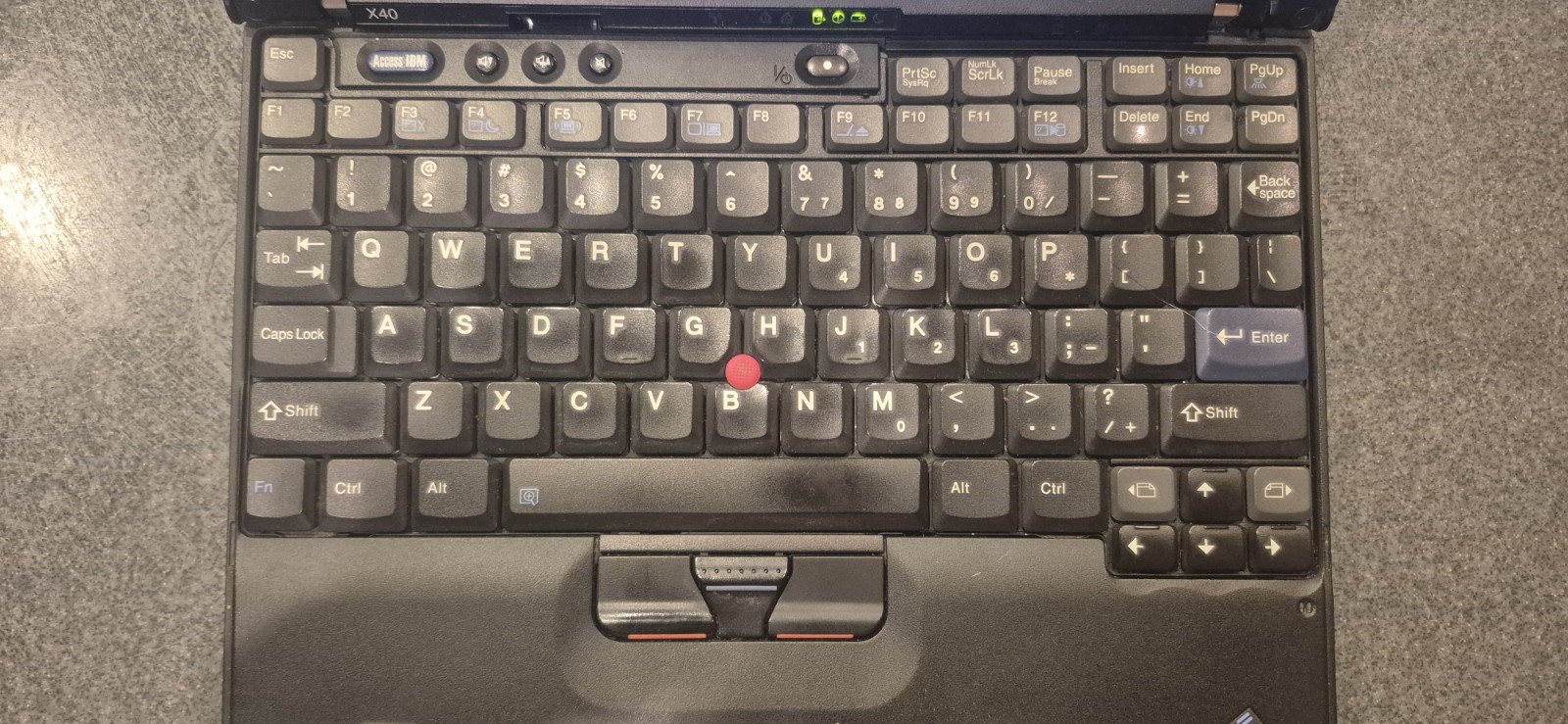IBM ThinkPad X40 12.1 Pentium M 1.50GHz Linux 40GB HDD Charger WITH X4 Ultrabase