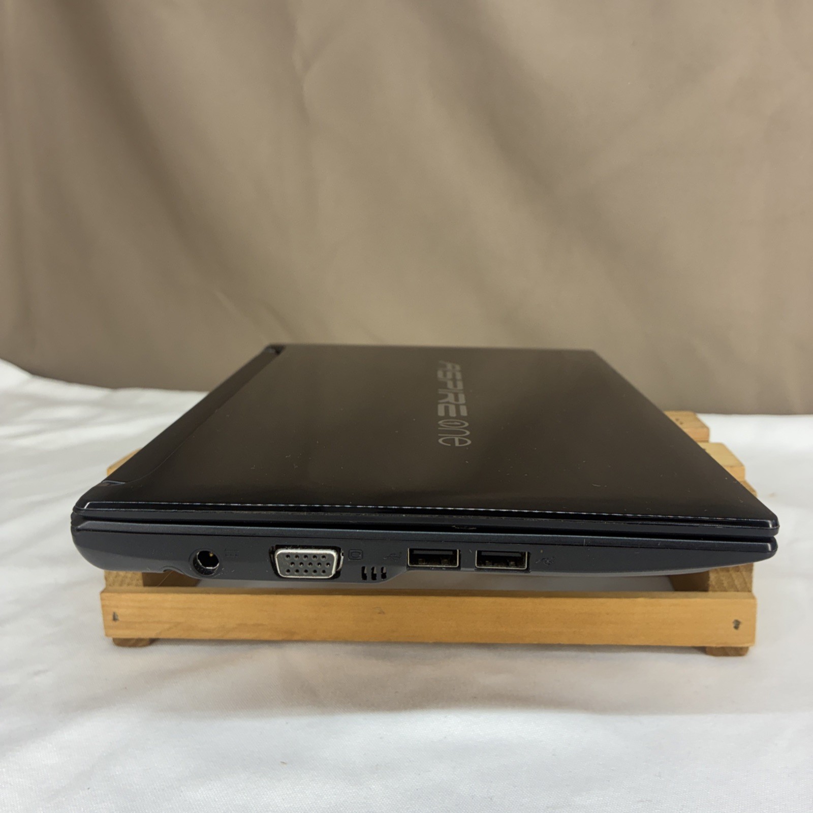 Acer Aspire One D250 Kav60 Laptop Computer Bad screen- For Parts Or Repair