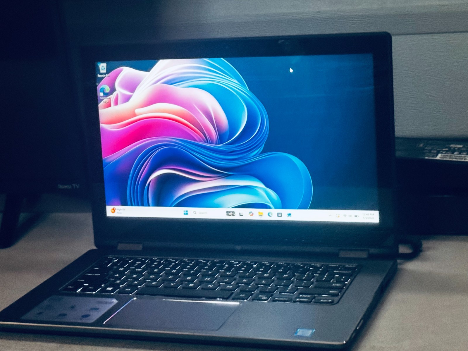 Dell Inspiron 2-in 1 Touch Laptop-Intel i5 6200U-8GB RAM-256GB WIN 11-Excellent