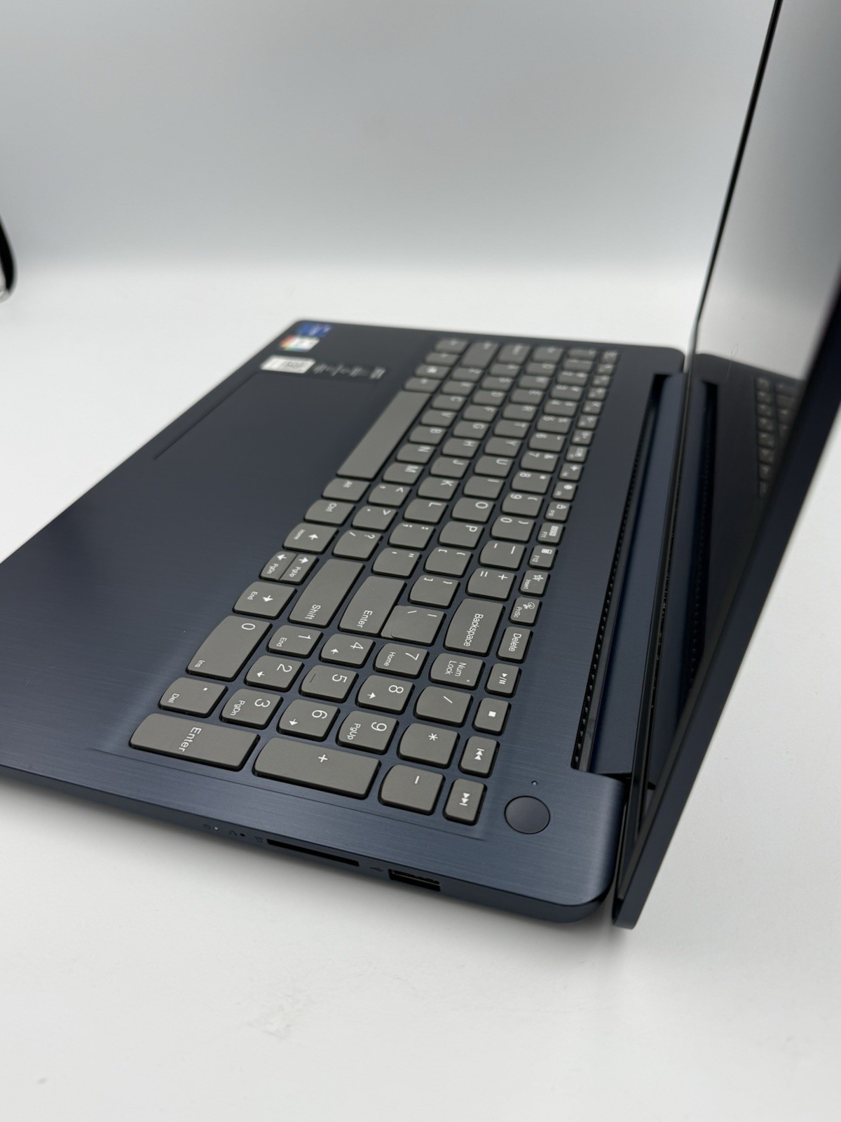 Lenovo IdeaPad 3 15.6” 15ITL6 – i7 11th Gen | 8GB RAM | 512GB SSD – 41C