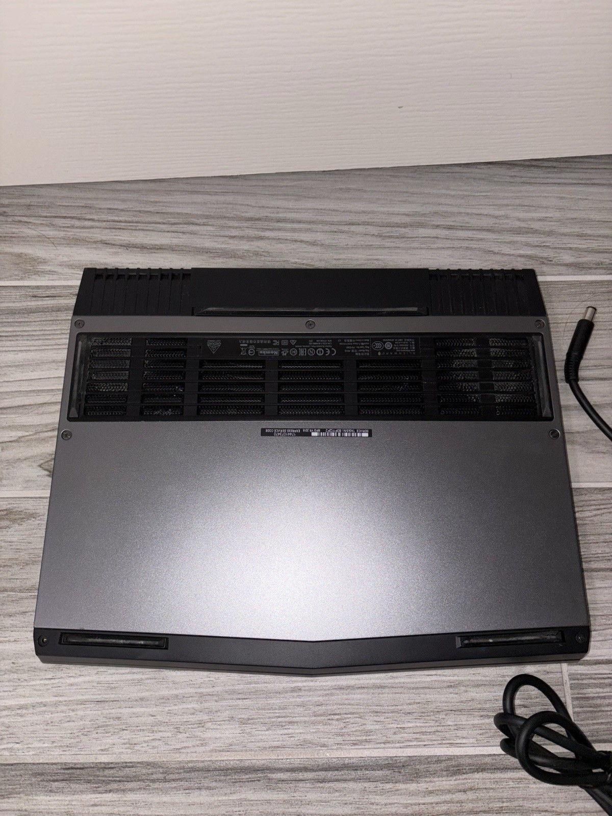 Alienware 13 R3 13.3″ i5-6300HQ GTX 1060 8GB 256GB SSD Win10 Charger