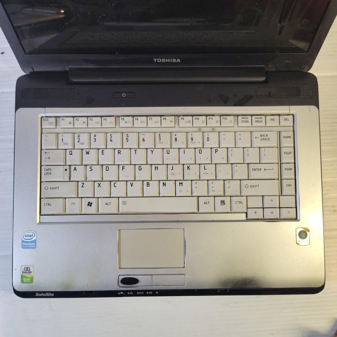 Windows Vista Toshiba Satellite: A205-S5804 Pentium T2330, 1GB RAM, 120GB HDD