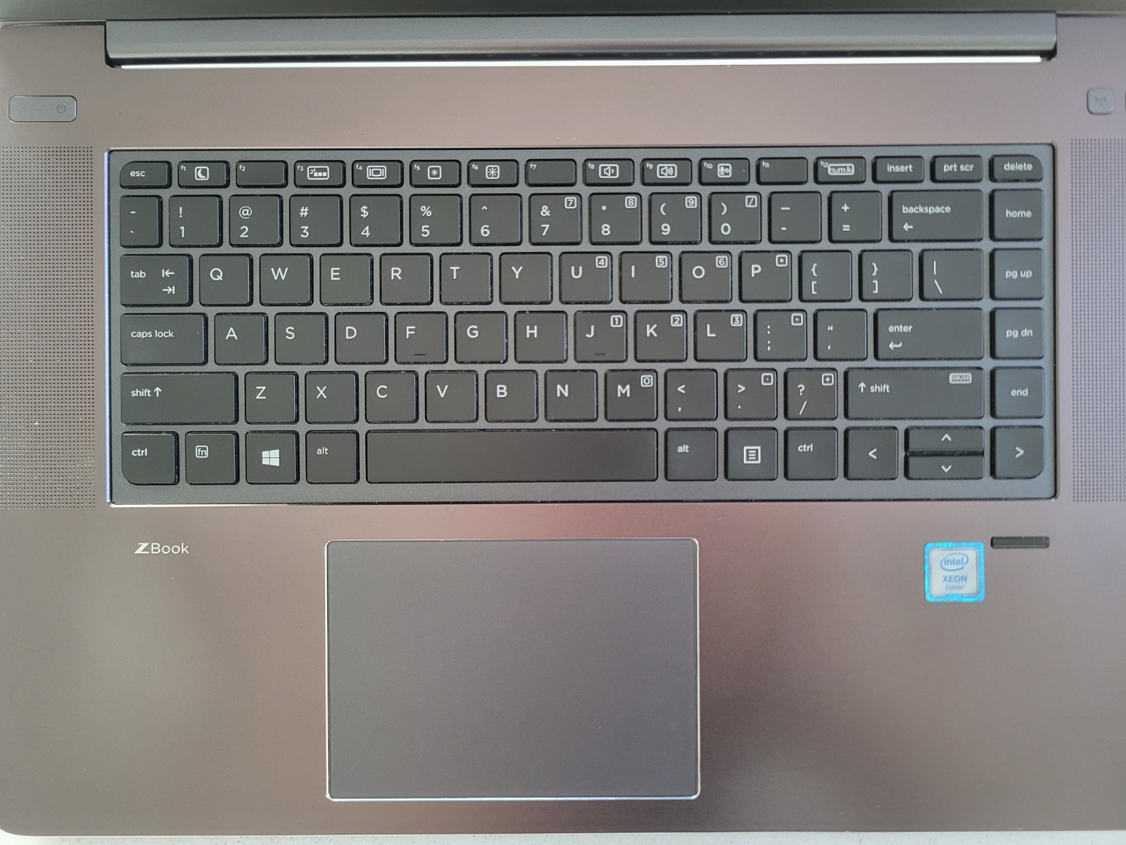 HP ZBook Studio 15 G4 Xeon E3-1535M, 32GB RAM, Quadro M1200, 1TB 990 Pro M2