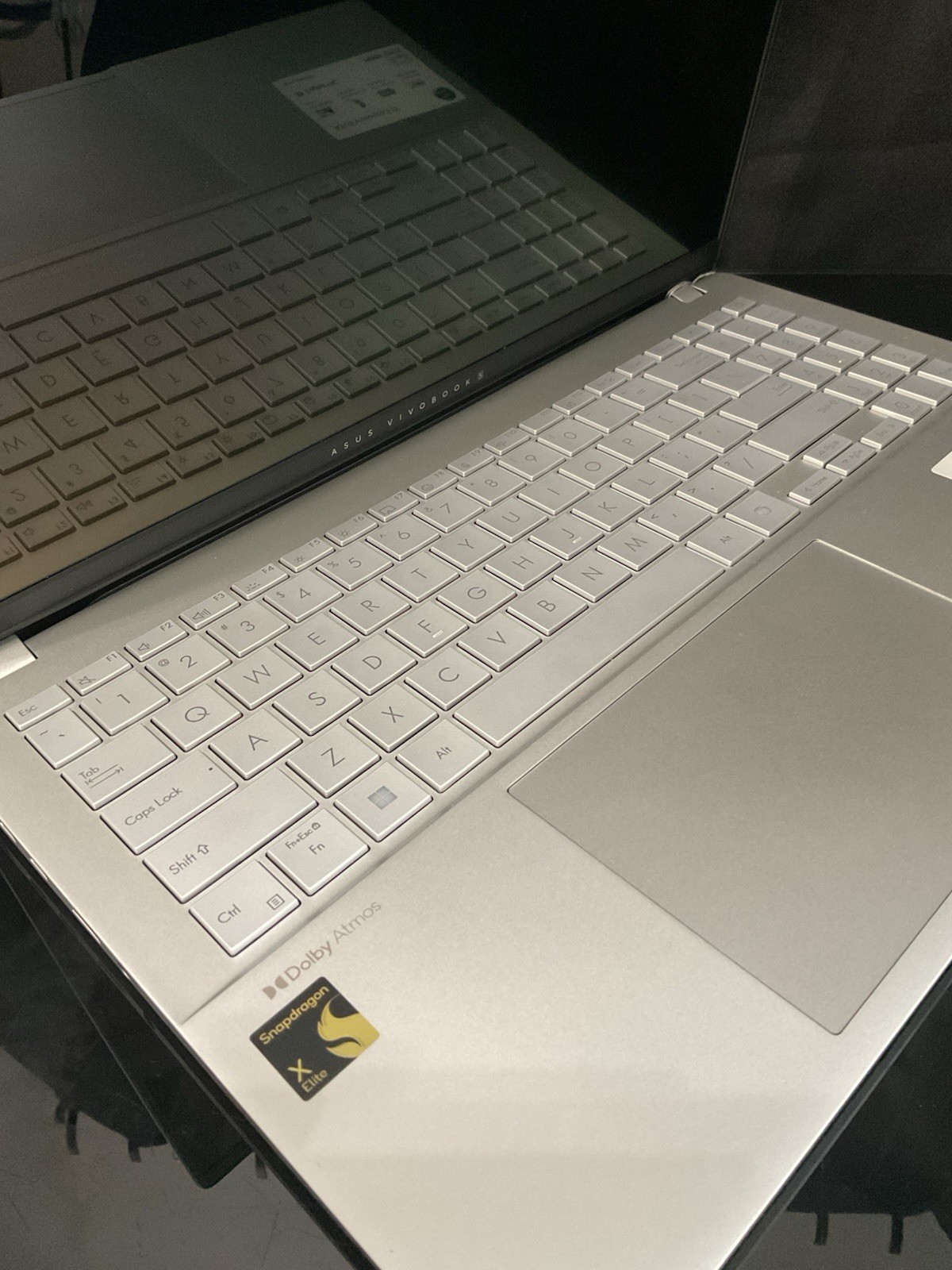 ASUS Vivobook S15 15.6″ 3K OLED Snapdragon X Elite X1E-78-100 16GB 1TB SSD W11H
