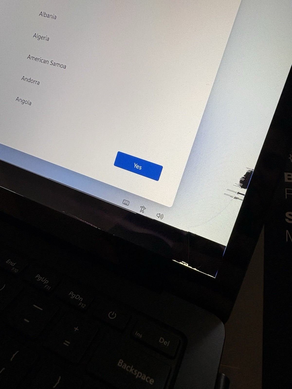 Cracked Microsoft Surface Laptop 3 13.5″ i5-1035G7 1.2GHz 8GB RAM 256GB SSD