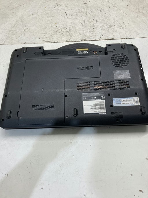Toshiba Satellite L675D-S7104 AMD Turion 2 P560 Dual-Core 2500MHz 4096 MB NO HDD