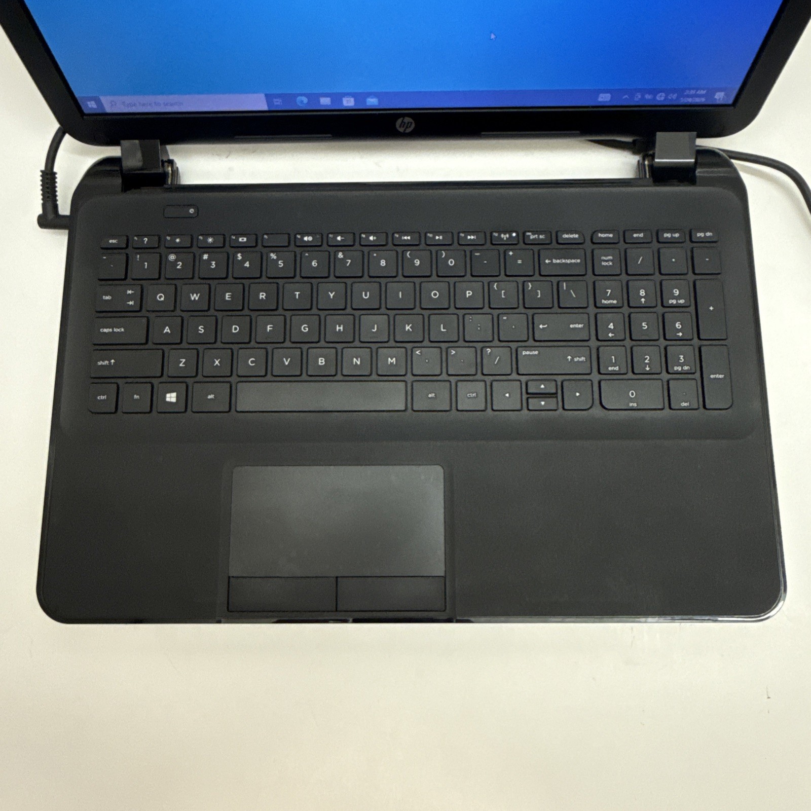 HP 255 Laptop AMD A4 4gb Radeon R2 15.6″ win 10 250GB HDD – No Battery – As Is