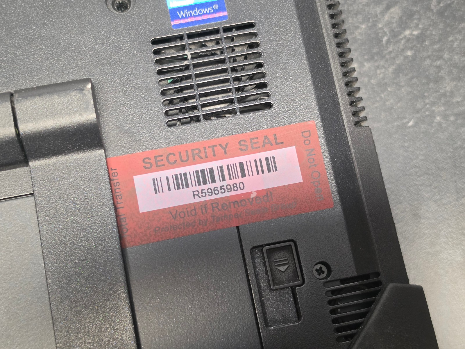 Dell Latitude Rugged Extreme 7212 – i5-7300U, 8GB RAM, 128GB SSD, Touchscreen