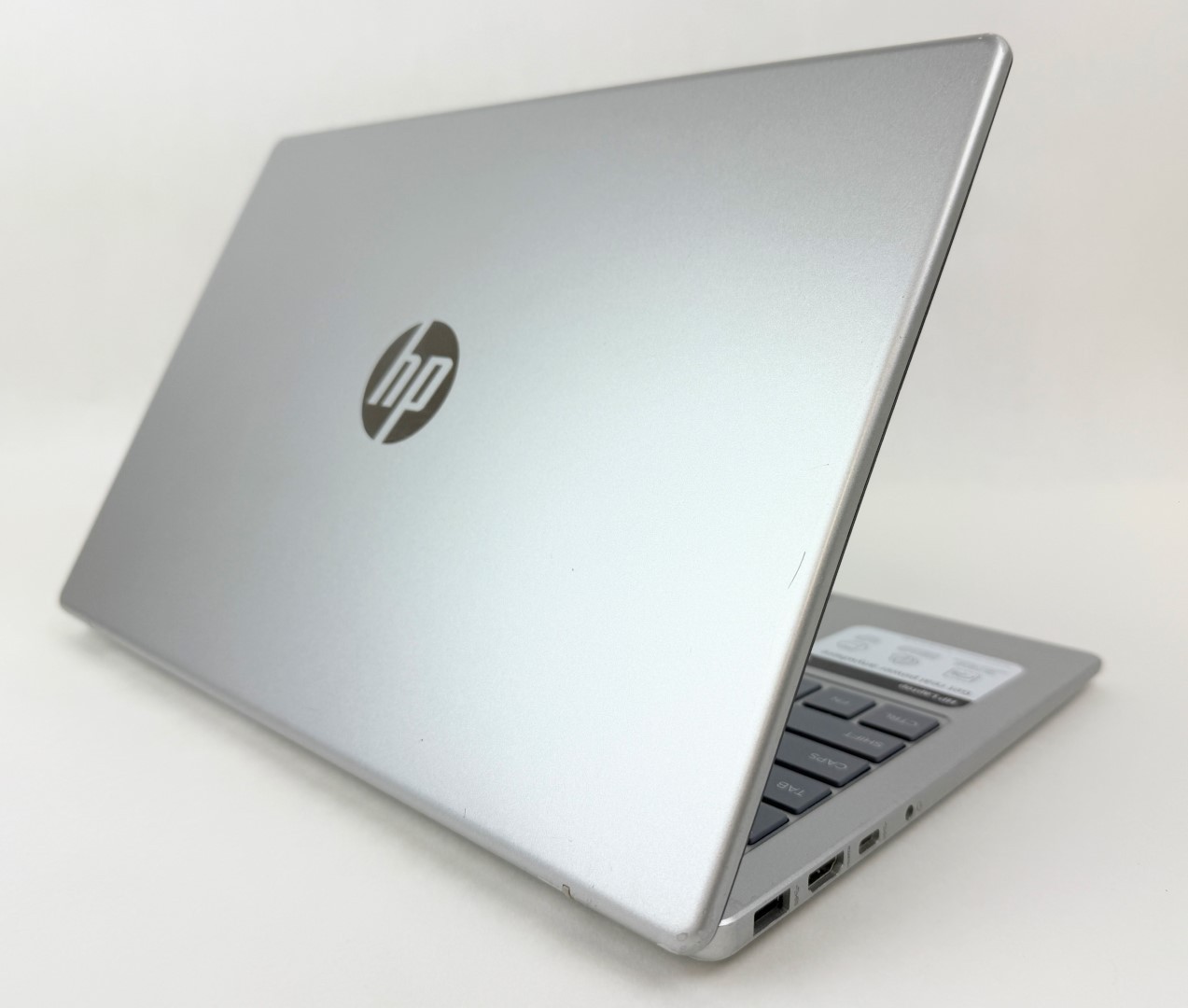 HP 14-ep0033cl 14″ FHD i3-1315U 8GB 512B SSD W11H