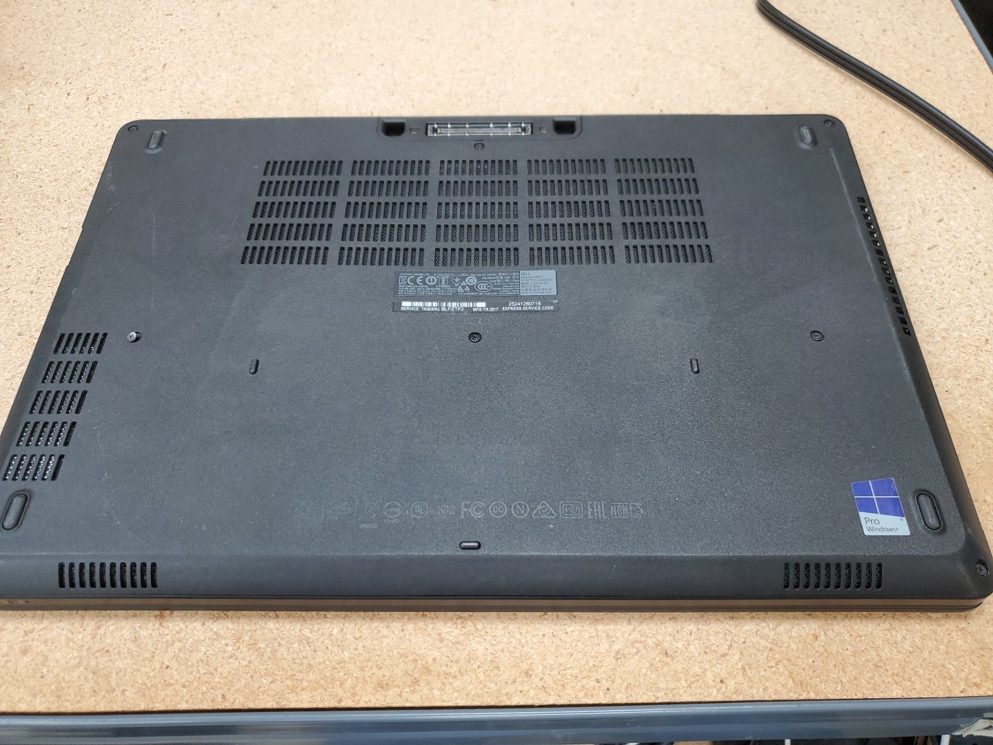 Dell Latitude E5570 15.6″ (500g SSD, Intel Core i5 6th Gen., 8GB) 042026-4