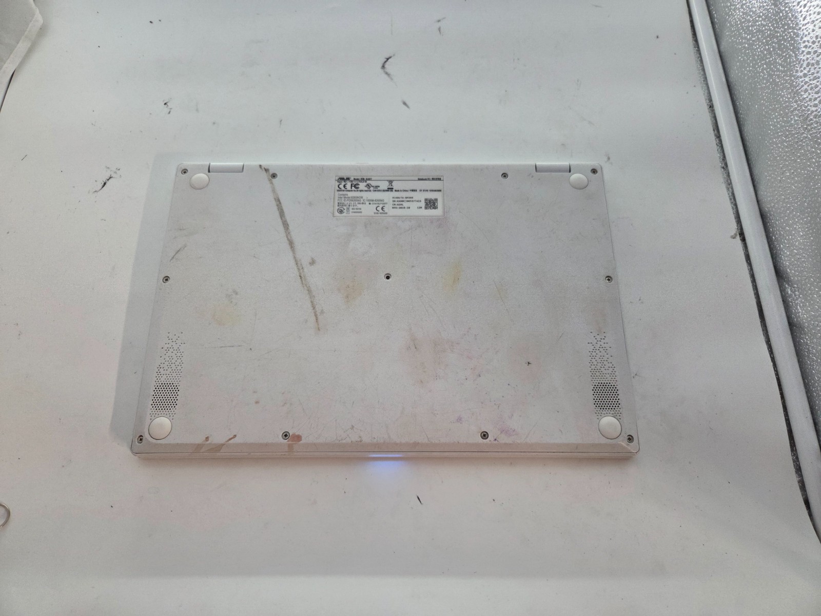 6203104 Asus MJ401T(Vintage) w/charger.m3-8100Y.4GB.128GB M.2.14″FHD.W11 Home.