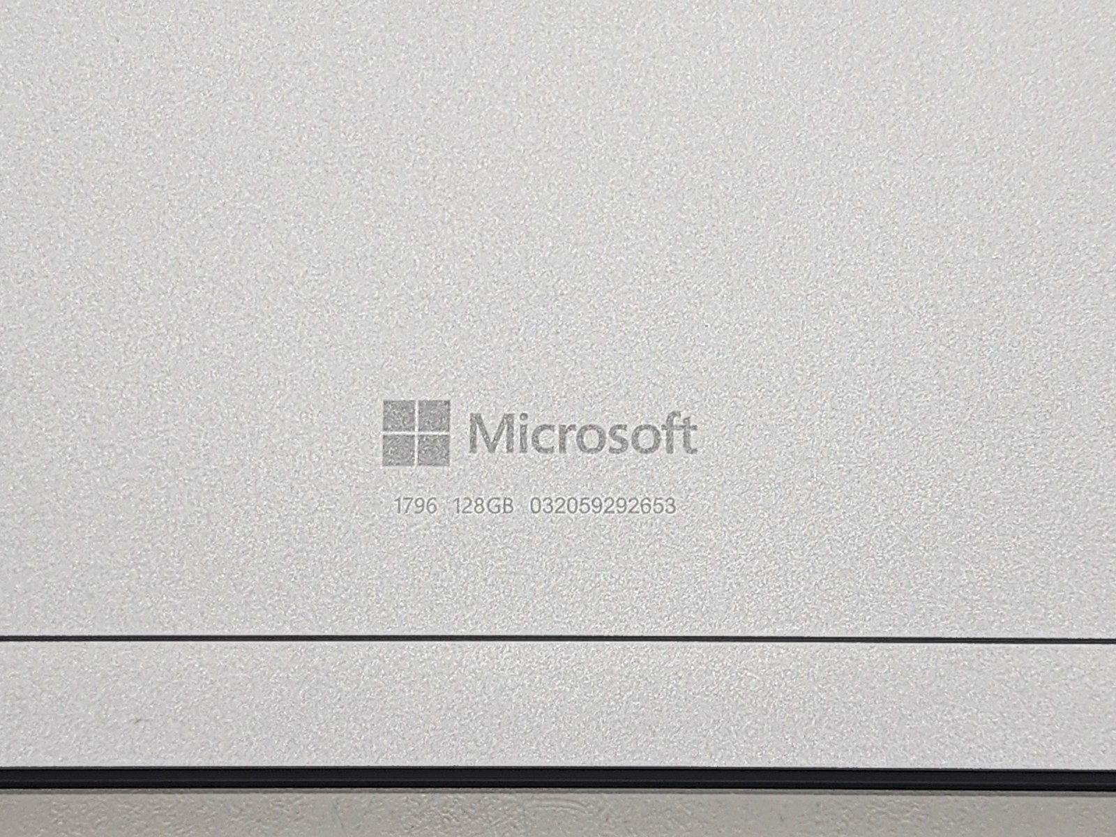 Microsoft Surface Pro 6 12.3″ i5-8250U 1.60GHz 8GB RAM 128GB SSD Win 11 Pro READ
