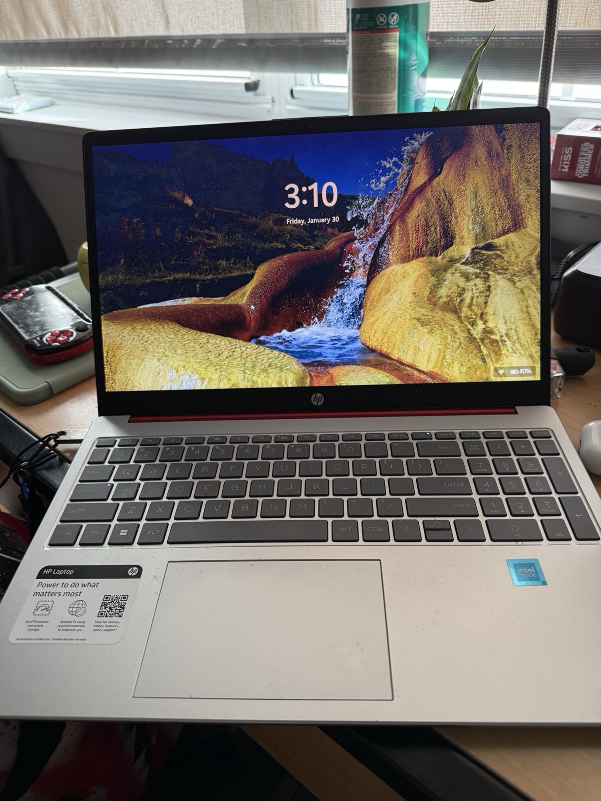 HP 15-fd0xxx Laptop Intel N200 4GB RAM 15.6″ Red/Silver Windows 11 Home
