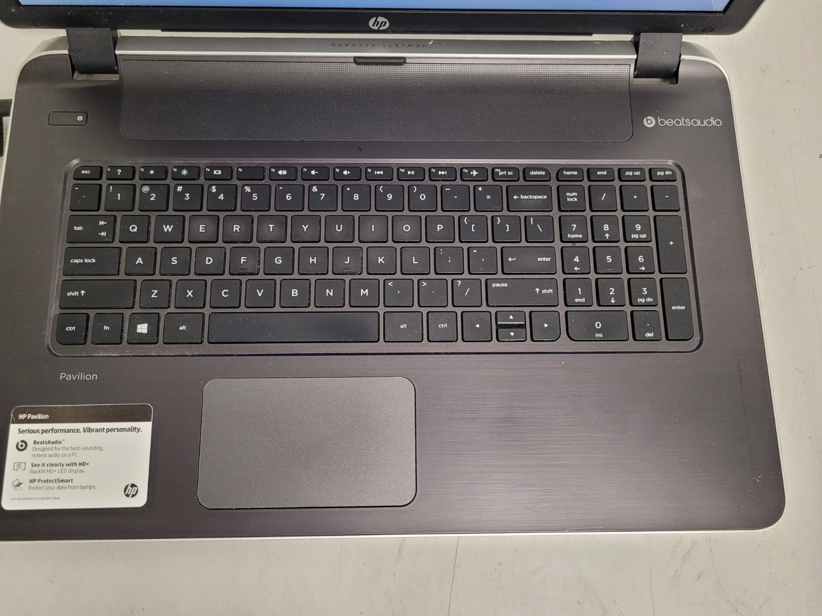 Hp pavilion 17 17.3″amd A10-5745m 2.1ghz 6gb ram 700gb hdd charger 5CD42940KL
