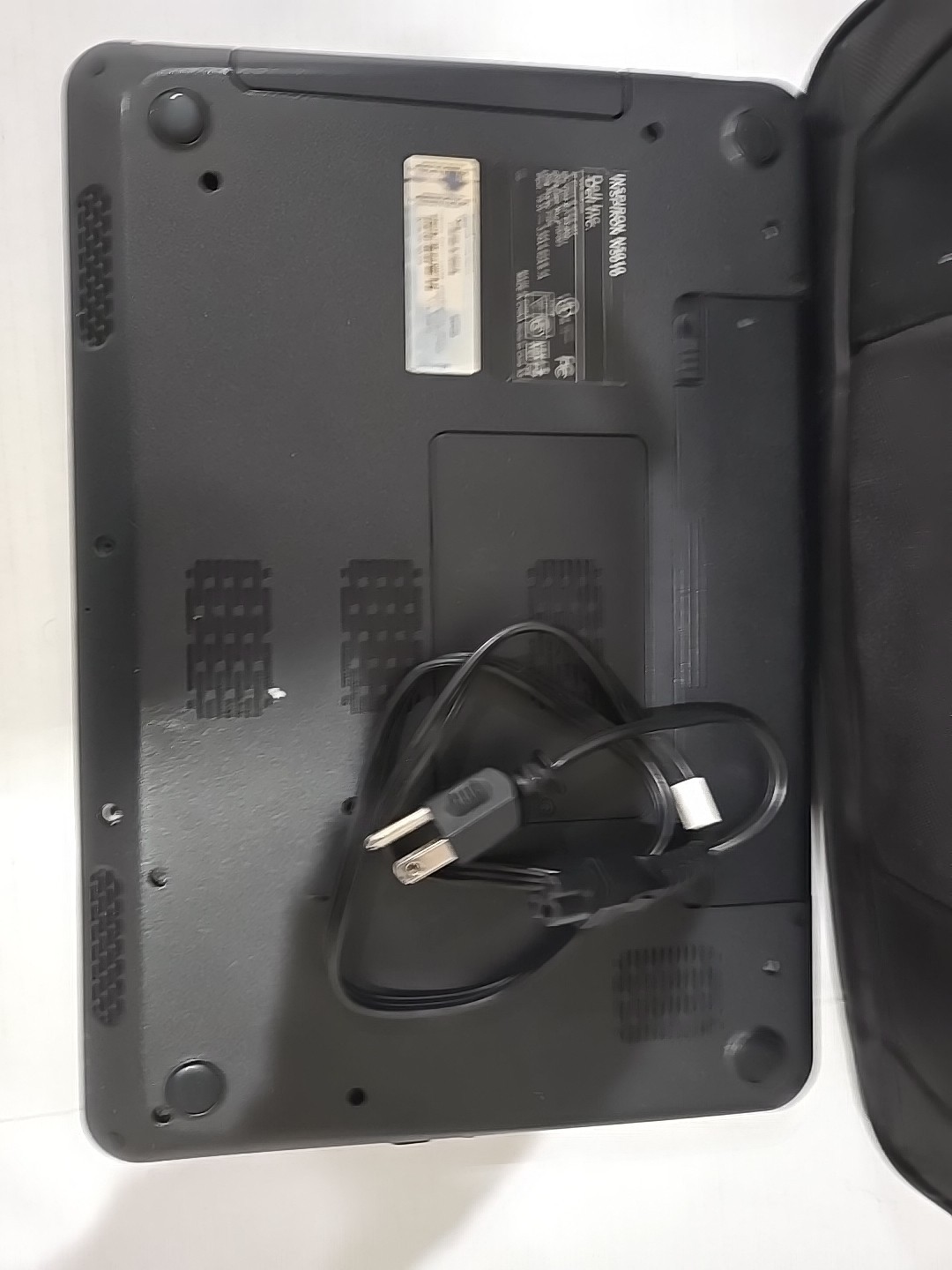 Dell Inspiron N5010 Intel Core i3-380M 2.53GHz 4GB RAM With Cord And Case