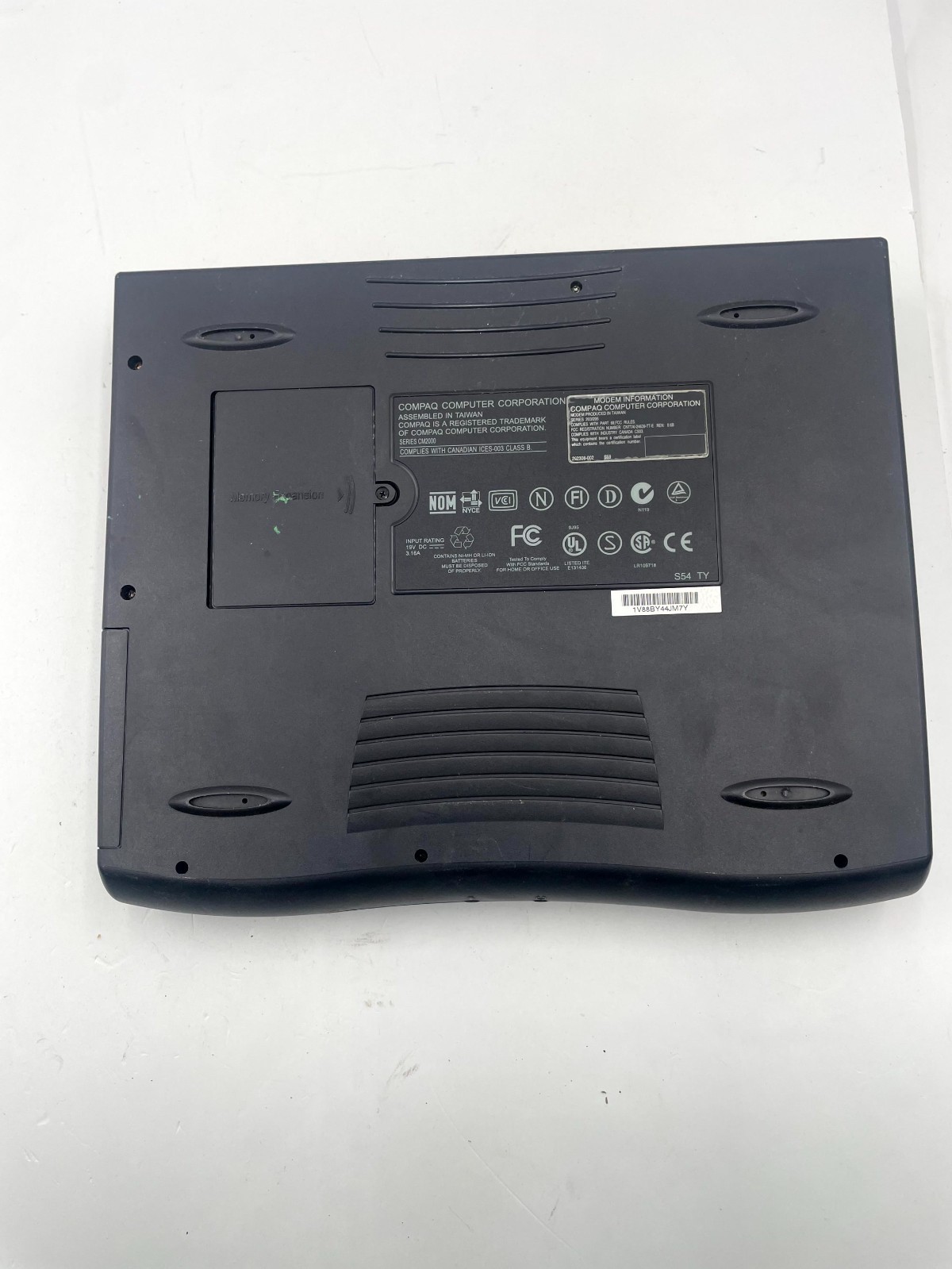 Vintage Compaq Presario CM2000 Laptop Black & Gray LCD Display USB and PS/2 Port