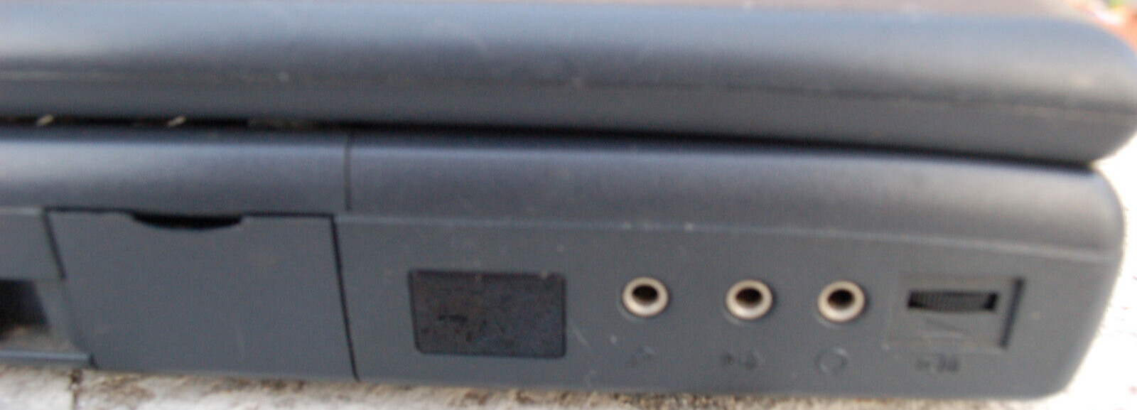 Vintage NEC Versa 2730M Laptop Intel Pentium 133MHz MMX CPU, CD-ROM, 3.5″ Floppy