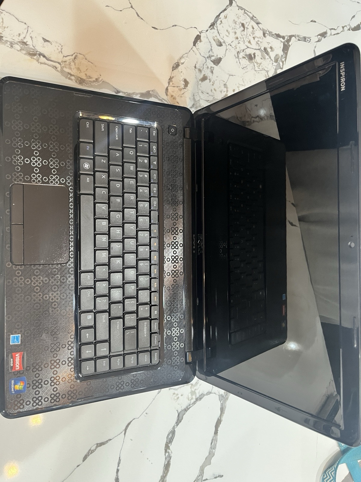 Dell Inspiron M5030 15.6in. (320GB, AMD Athlon II, 2.1GHz, 3GB) Notebook/Laptop
