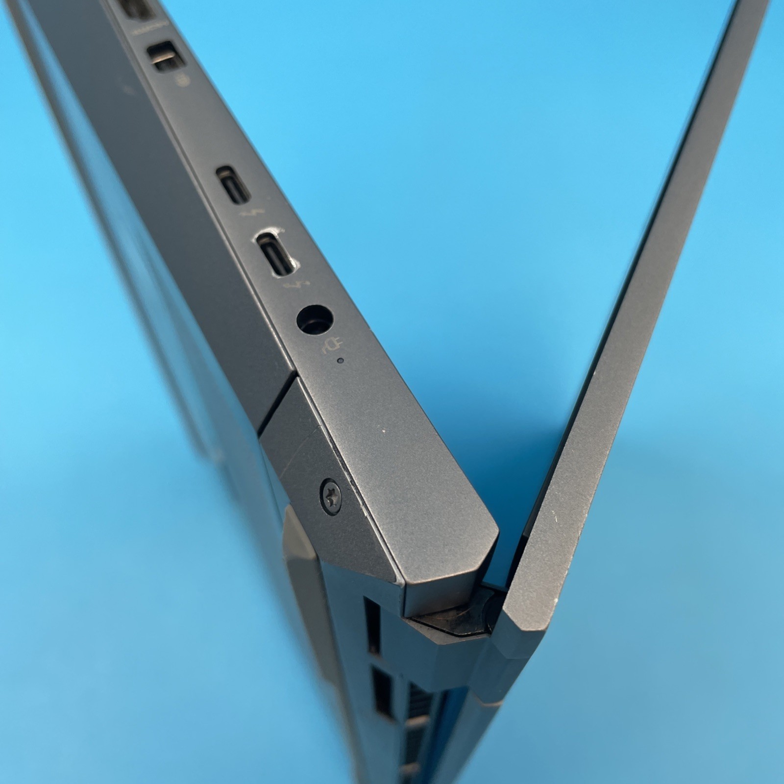 HP ZBook Fury G7 | i7-10850H | 32GB RAM | 256GB SSD | T2000 | W11 PRO | 74% BATT