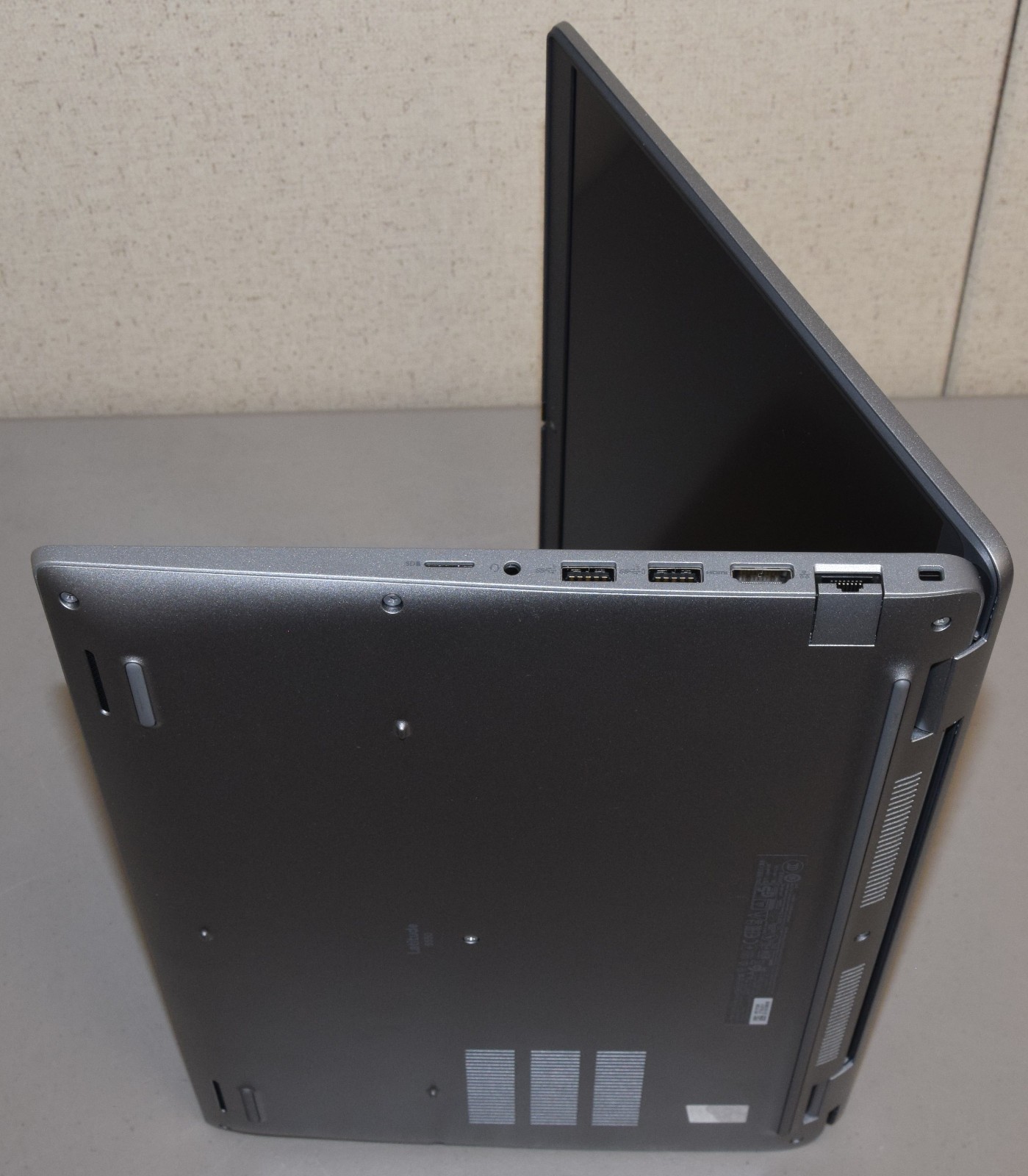 Dell Latitude 5550 15.6″ Intel Ultra 7 155U 16GB DDR5 512GB NVMe HDMI Win 11 Pro