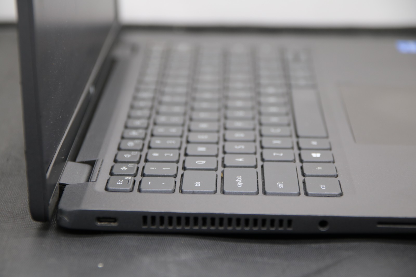 Dell Latitude 7420 Touchscreen – i7-1185G7 – 16GB, 256GB, Windows 11 + Adapter