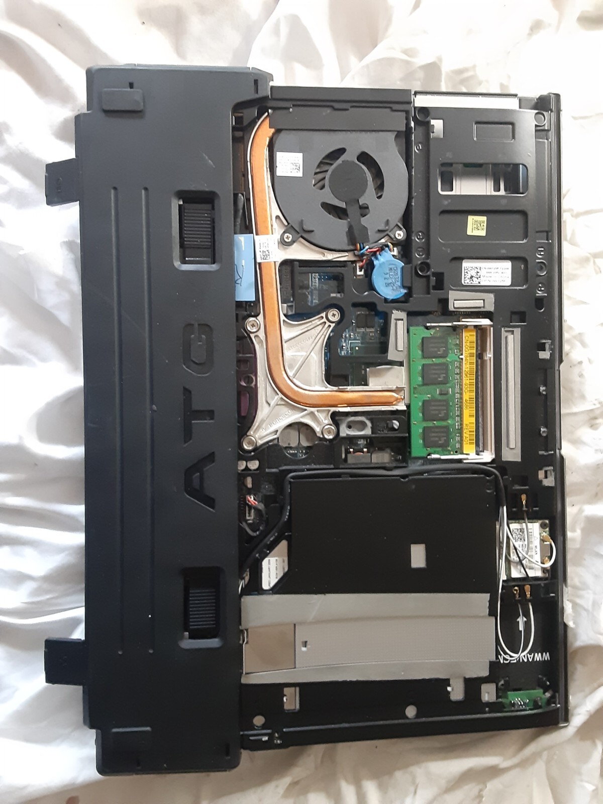 Dell Latitude E6400 ATG 14in Intel Core 2 Duo NO HDD NO BATTERY *SCREEN crack