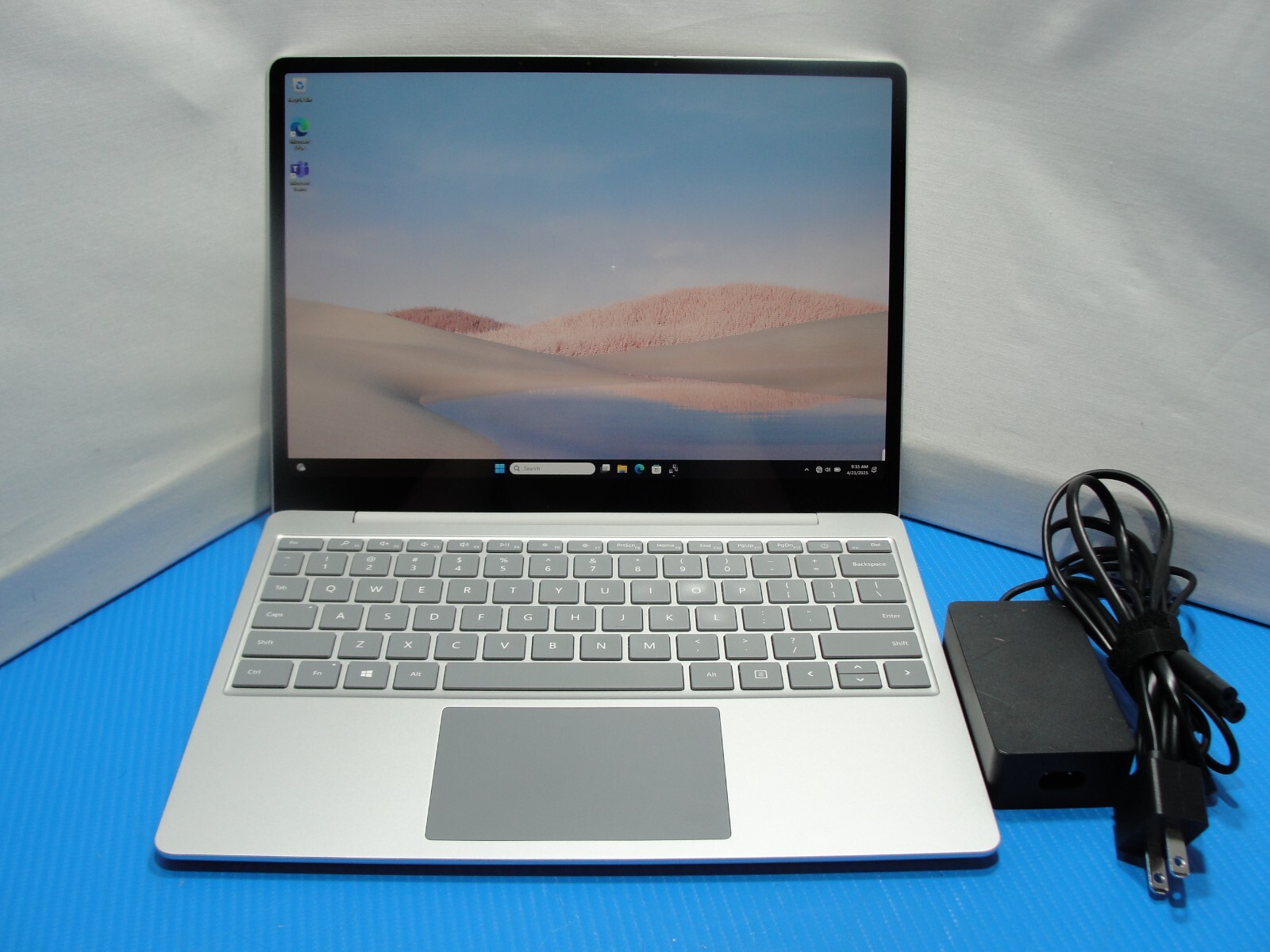 Microsoft Surface laptop Go 1943 12.4” TOUCH HD i5-1035G1 1GHz 8GB 128GB SSD