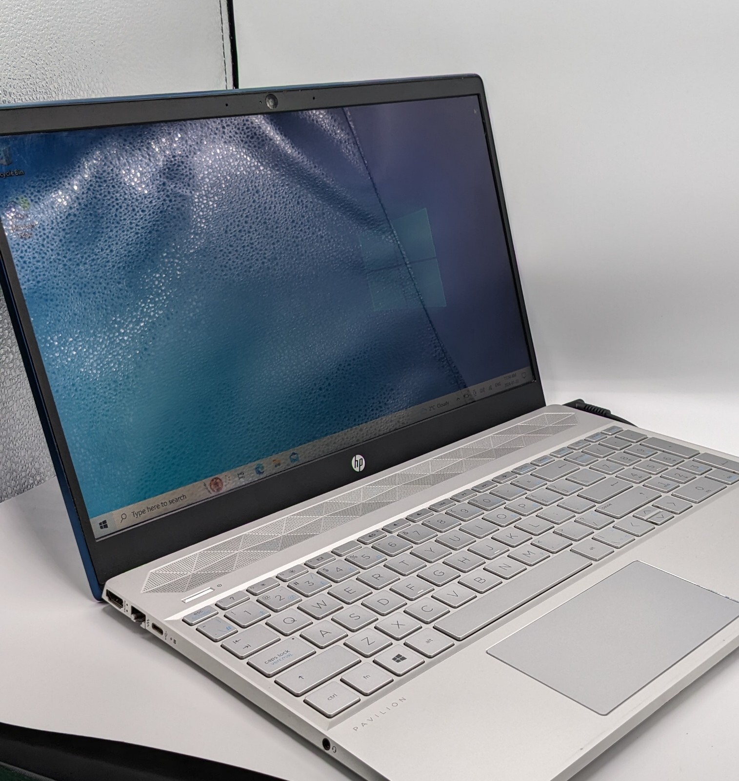 hp pavilion 15-cw0007ca 8gb ram, 1 tb HDD,Amd Ryzen 3-2200U Touchscreen Laptop