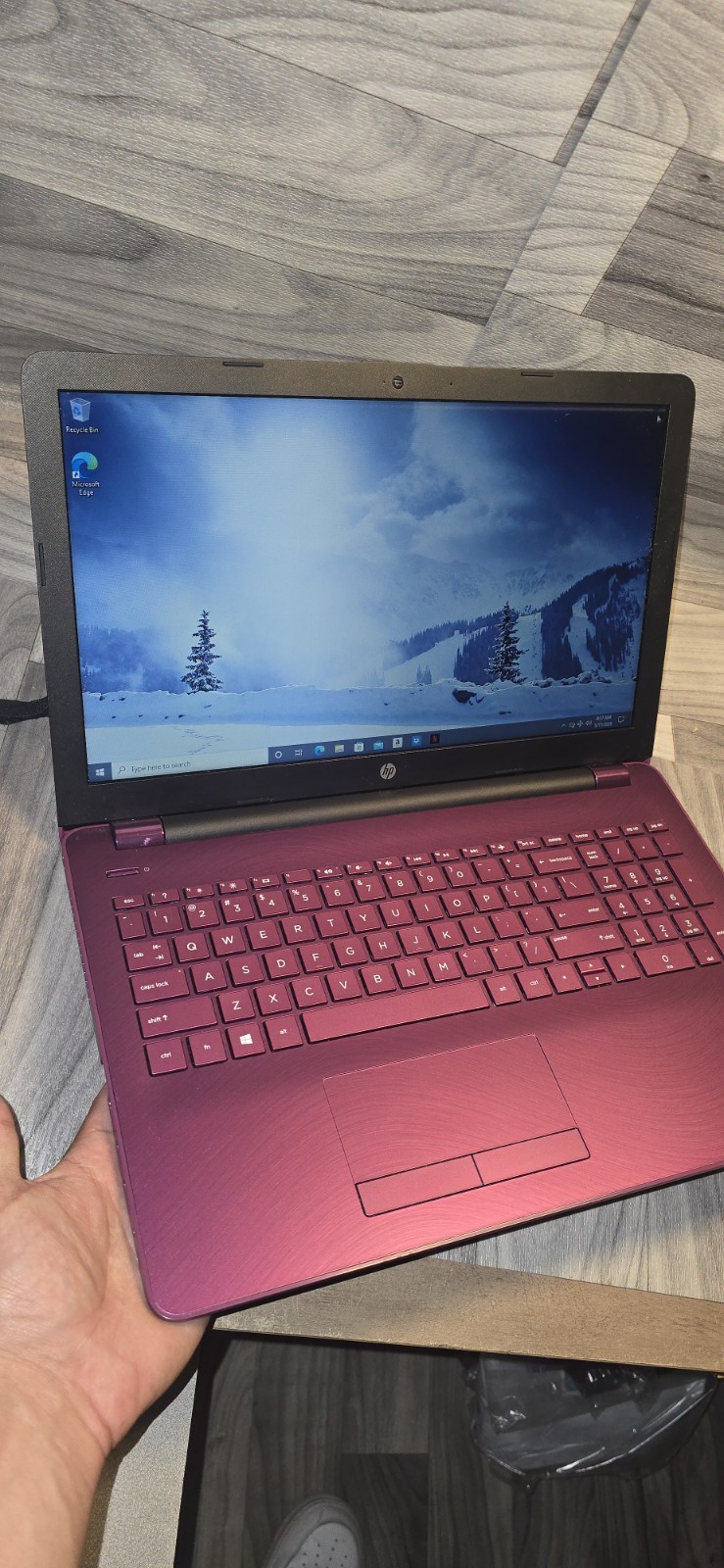 HPLaptop 15-bw0xx With a 1.50 GHz AMD E2-9000e processor with Radeon R2 graphics