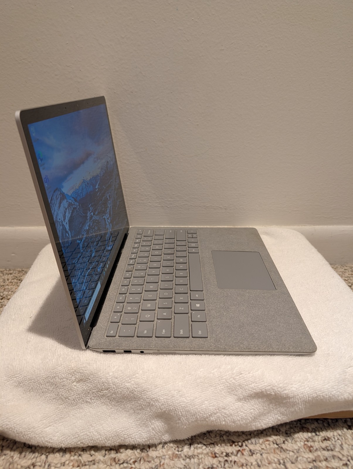 Microsoft Surface Laptop 2 1769 13.5″ Touch Core i5-8650U 8GB RAM 256GB SSD