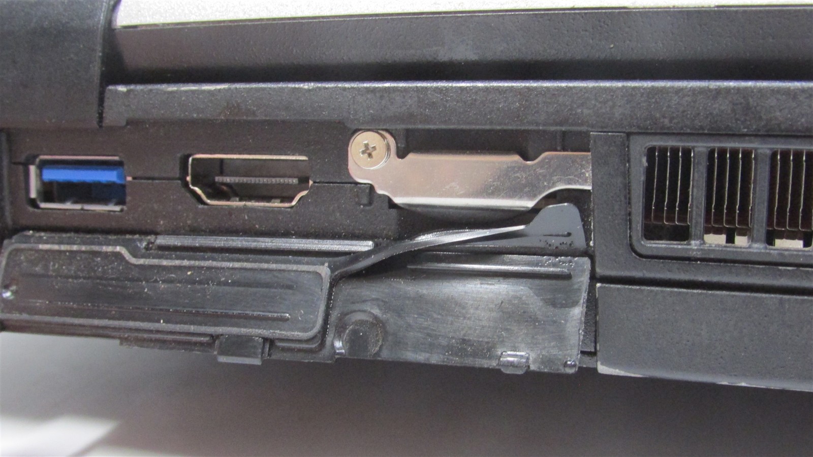 Panasonic Toughbook CF-54 MK3 i5-7300U 2.6GHz 8GB 500GB HDD 14″ W10P BIOS LK/DMG